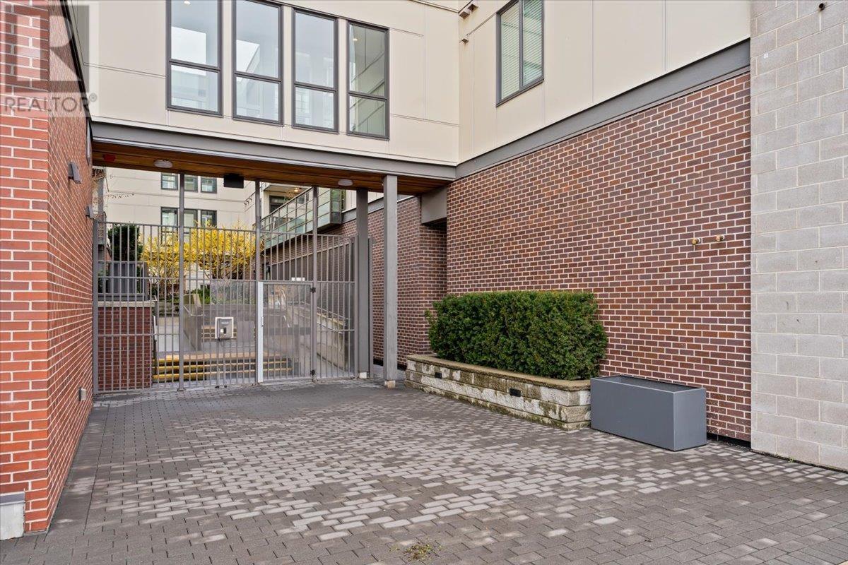 Listing Picture 3 of 30 : 134 5355 LANE STREET, Burnaby / 本拿比 - 魯藝地產 Yvonne Lu Group - MLS Medallion Club Member