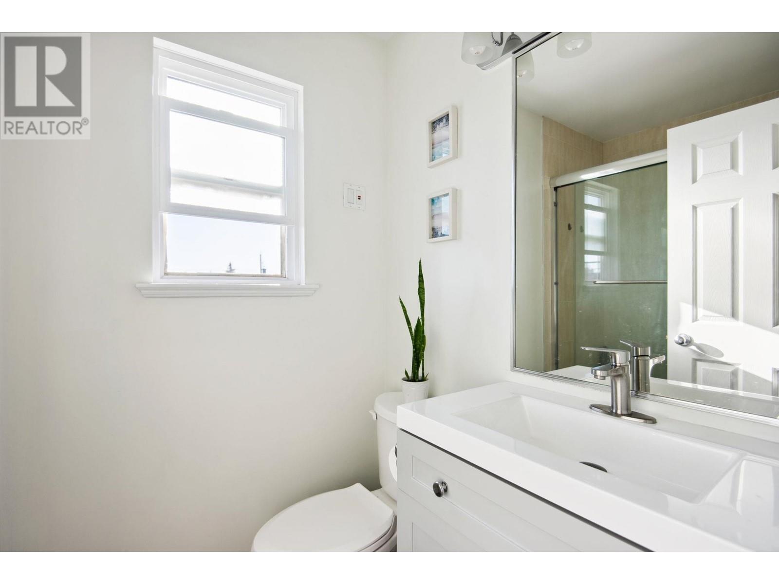 Listing Picture 19 of 40 : 6925 MAIN STREET, Vancouver / 溫哥華 - 魯藝地產 Yvonne Lu Group - MLS Medallion Club Member