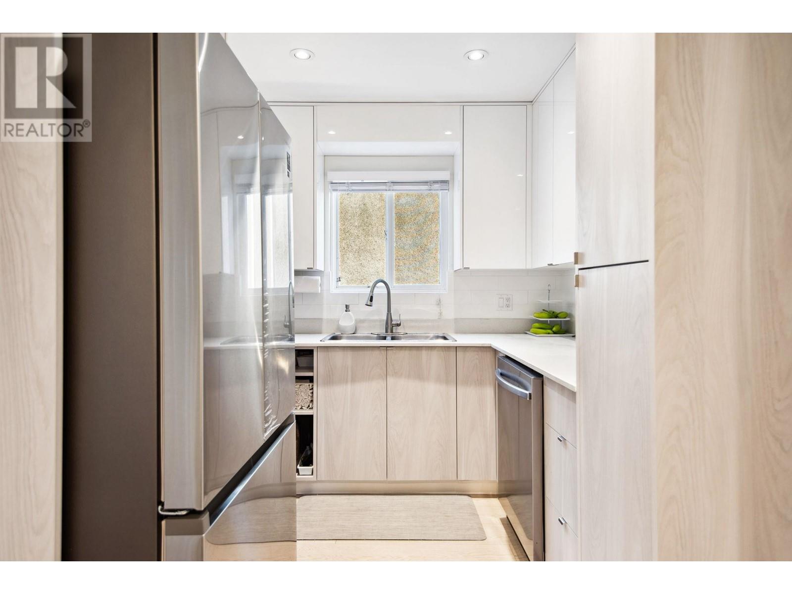 Listing Picture 22 of 40 : 6925 MAIN STREET, Vancouver / 溫哥華 - 魯藝地產 Yvonne Lu Group - MLS Medallion Club Member