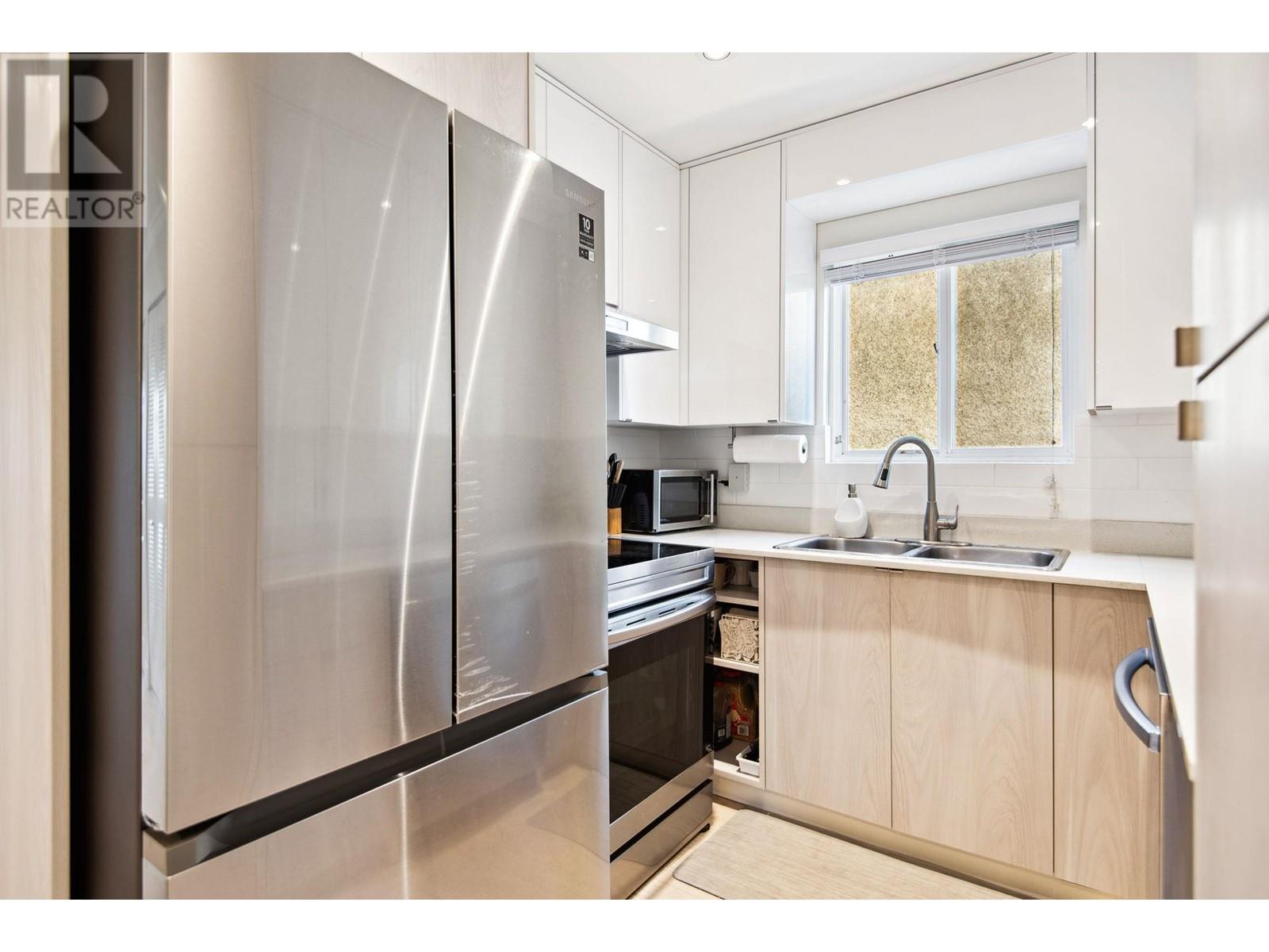 Listing Picture 23 of 40 : 6925 MAIN STREET, Vancouver / 溫哥華 - 魯藝地產 Yvonne Lu Group - MLS Medallion Club Member