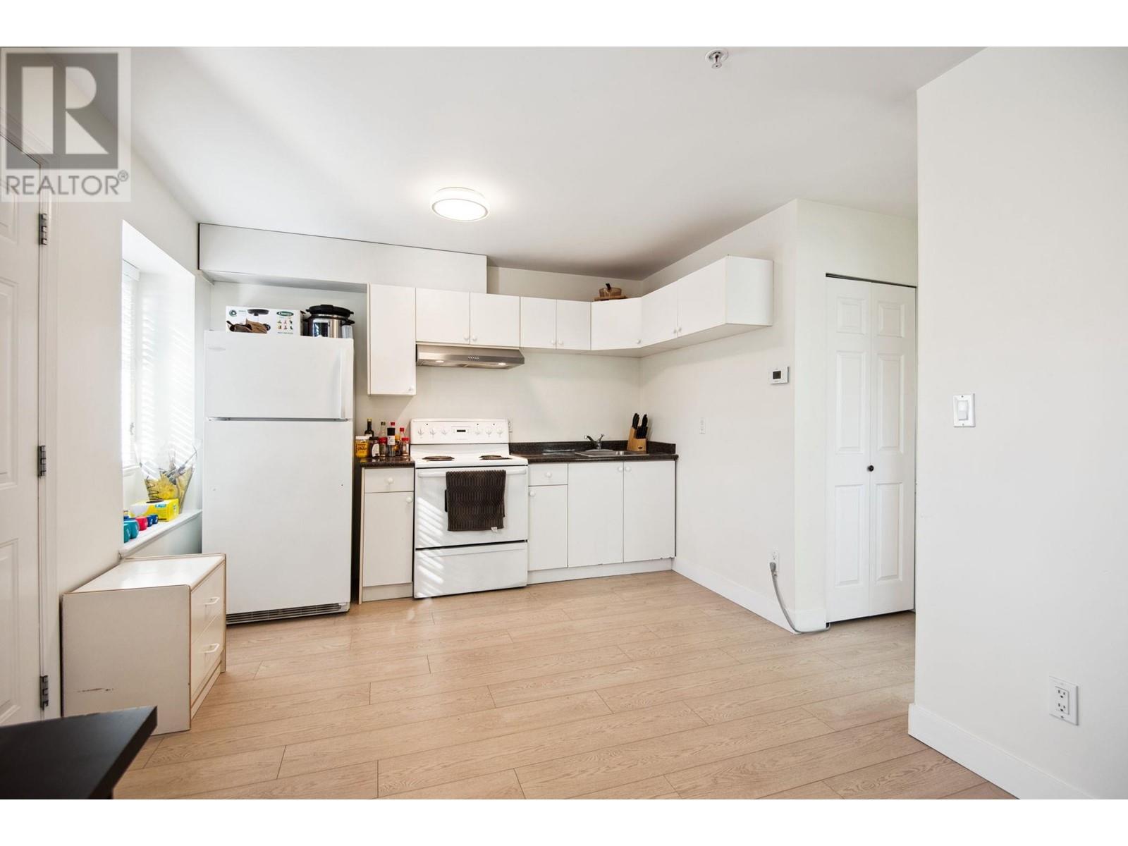 Listing Picture 30 of 40 : 6925 MAIN STREET, Vancouver / 溫哥華 - 魯藝地產 Yvonne Lu Group - MLS Medallion Club Member