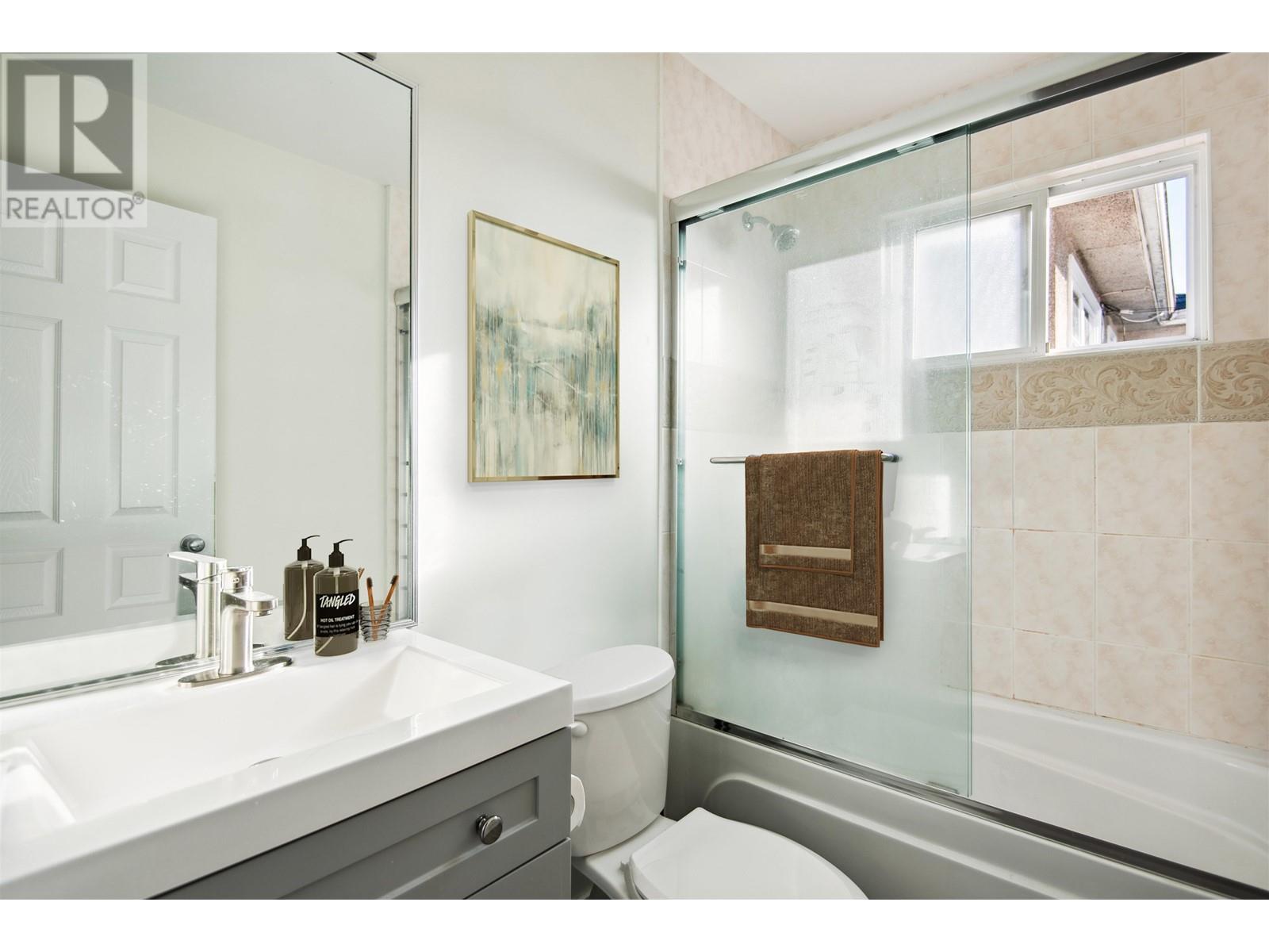 Listing Picture 33 of 40 : 6925 MAIN STREET, Vancouver / 溫哥華 - 魯藝地產 Yvonne Lu Group - MLS Medallion Club Member