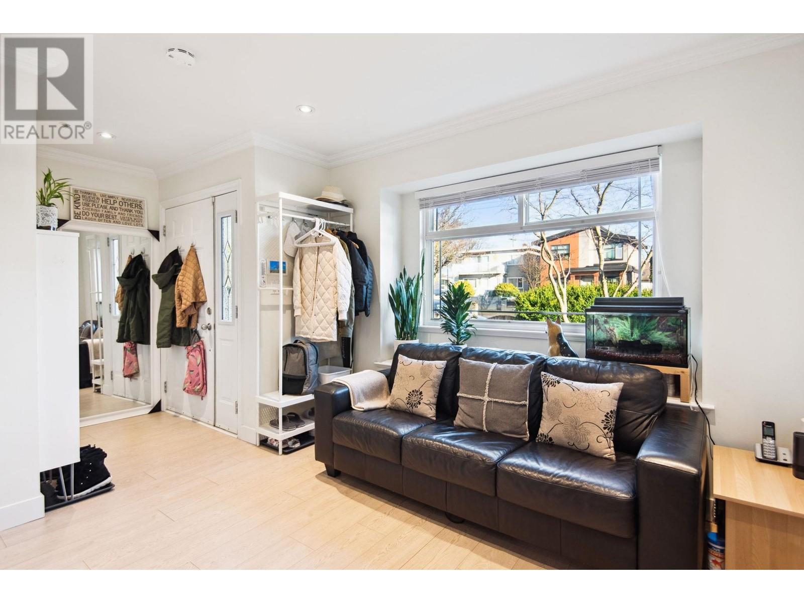 Listing Picture 4 of 40 : 6925 MAIN STREET, Vancouver / 溫哥華 - 魯藝地產 Yvonne Lu Group - MLS Medallion Club Member