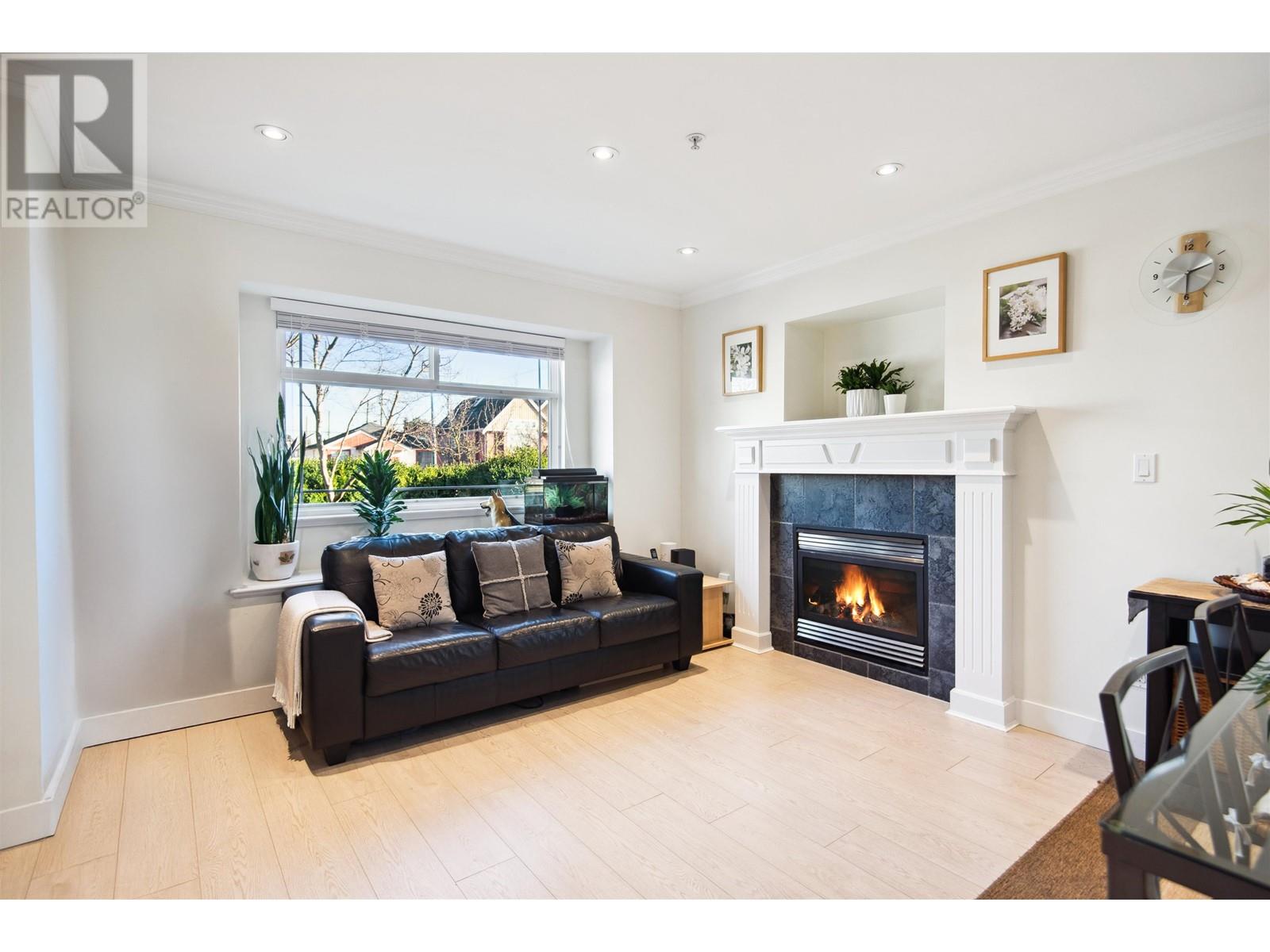 Listing Picture 5 of 40 : 6925 MAIN STREET, Vancouver / 溫哥華 - 魯藝地產 Yvonne Lu Group - MLS Medallion Club Member