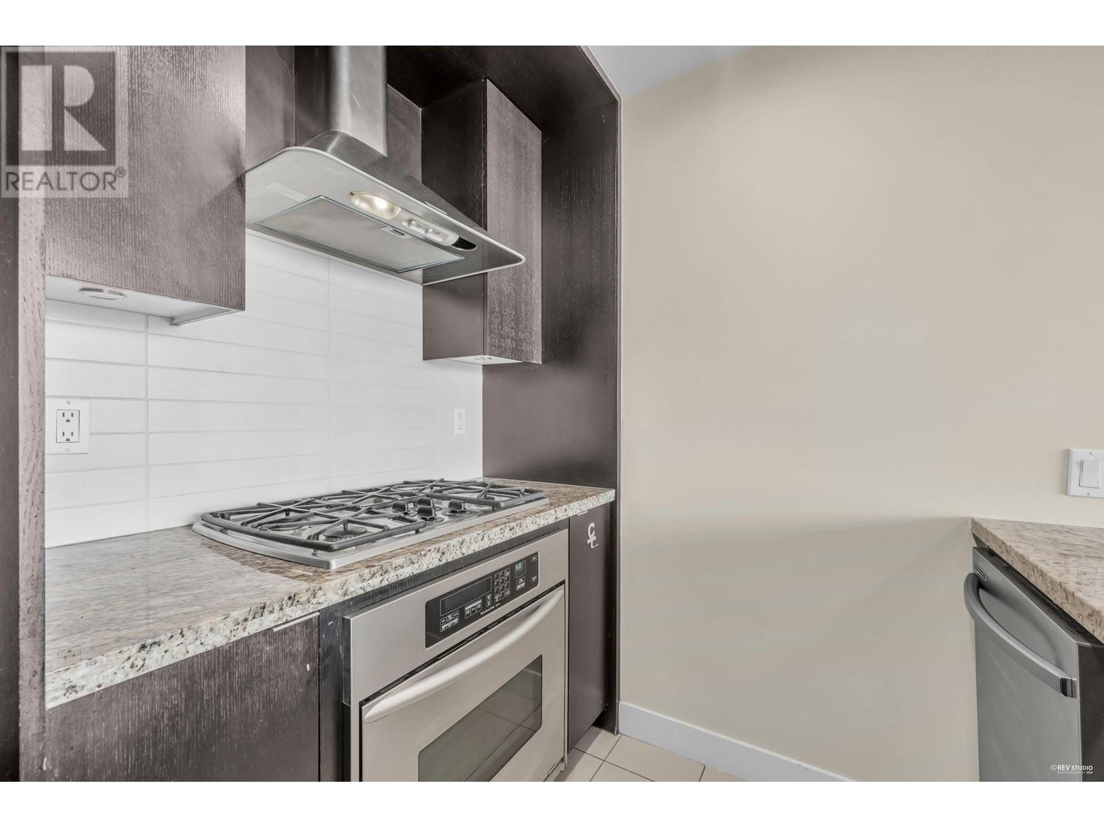 Listing Picture 17 of 33 : 1605 7088 18TH AVENUE, Burnaby / 本拿比 - 魯藝地產 Yvonne Lu Group - MLS Medallion Club Member