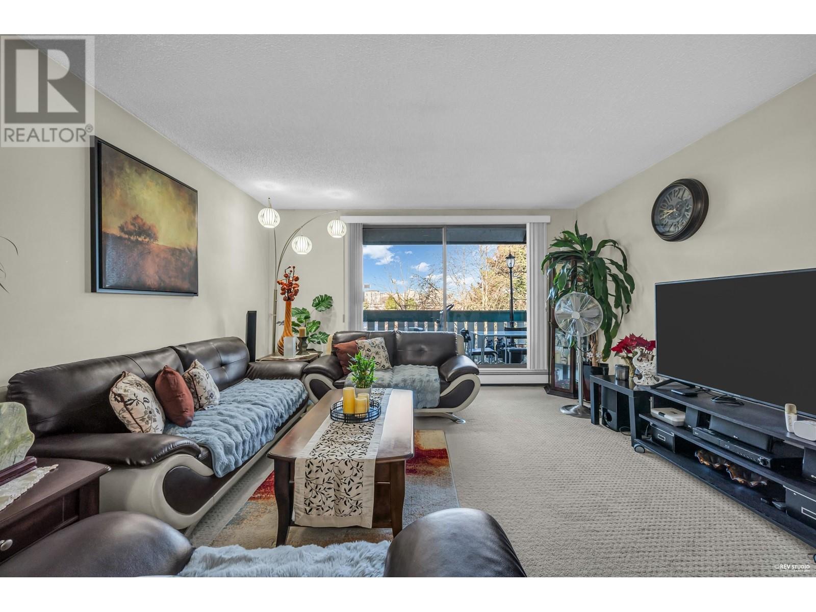 Listing Picture 3 of 21 : 318 8540 CITATION DRIVE, Richmond / 烈治文 - 魯藝地產 Yvonne Lu Group - MLS Medallion Club Member