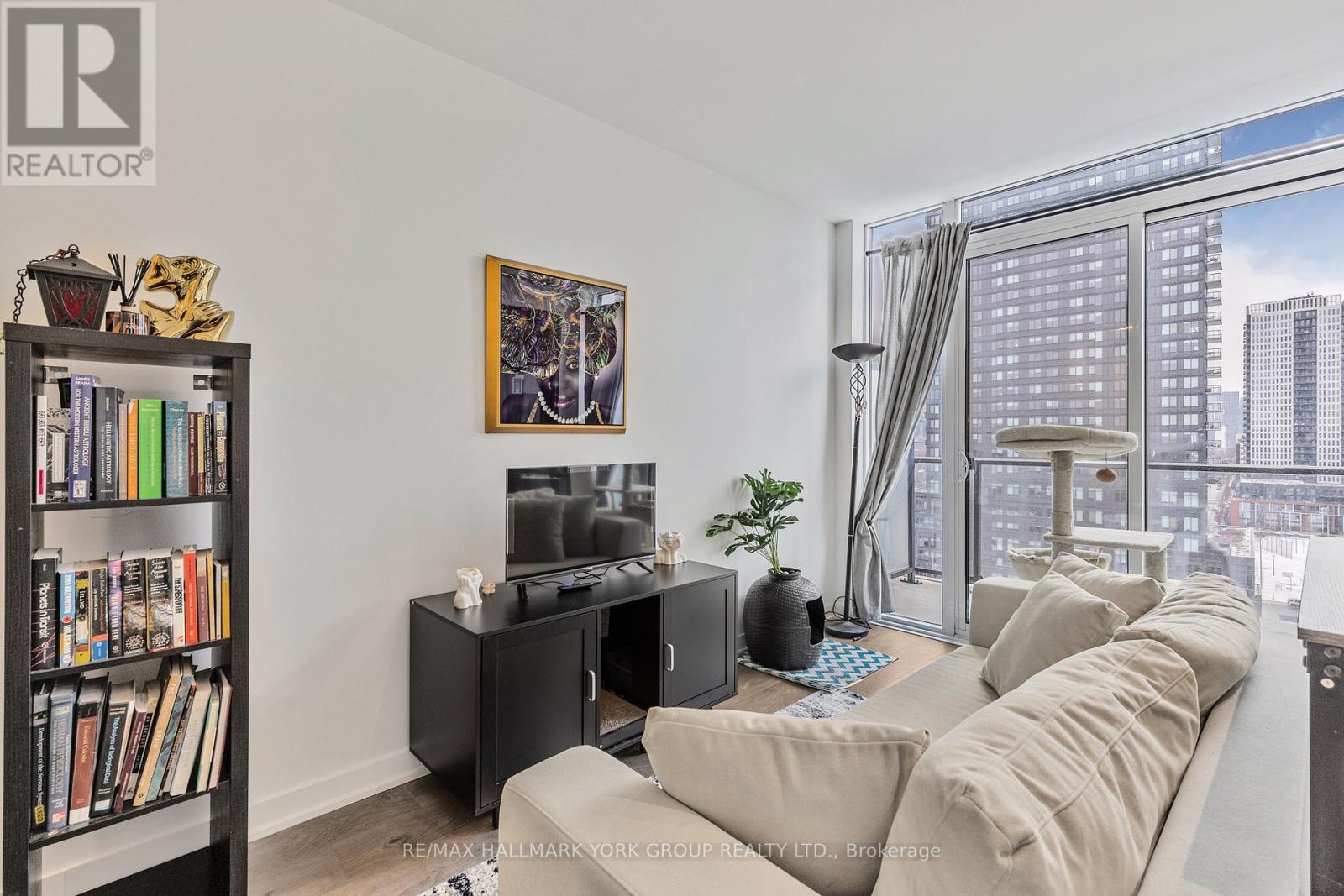 Property at 1112 - 5 DEFRIES STREET image 3