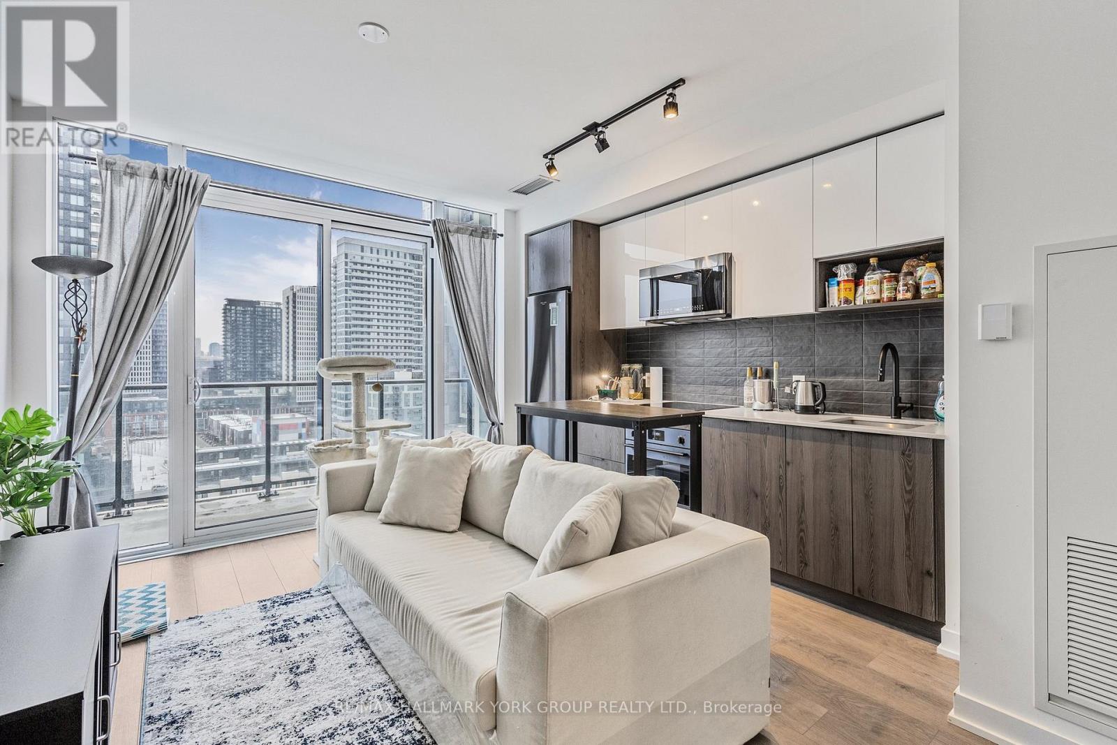 Property at 1112 - 5 DEFRIES STREET image 4