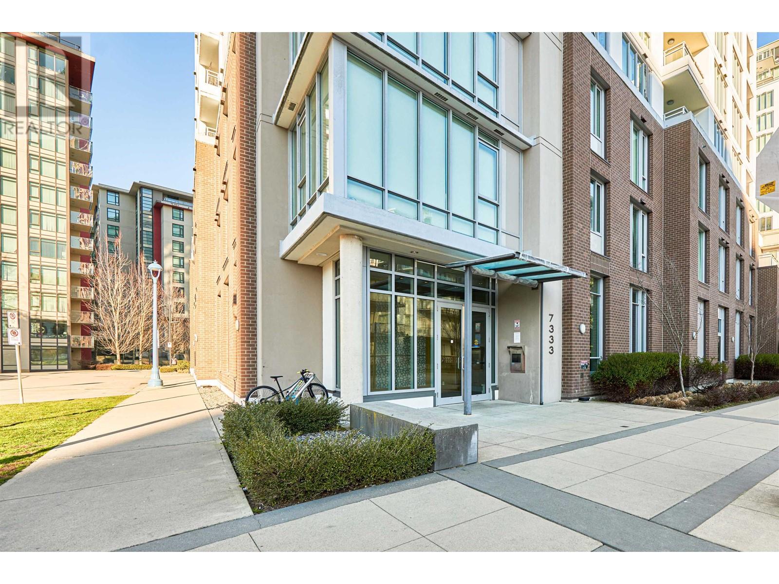 Listing Picture 2 of 27 : 1503 7333 MURDOCH AVENUE, Richmond / 烈治文 - 魯藝地產 Yvonne Lu Group - MLS Medallion Club Member