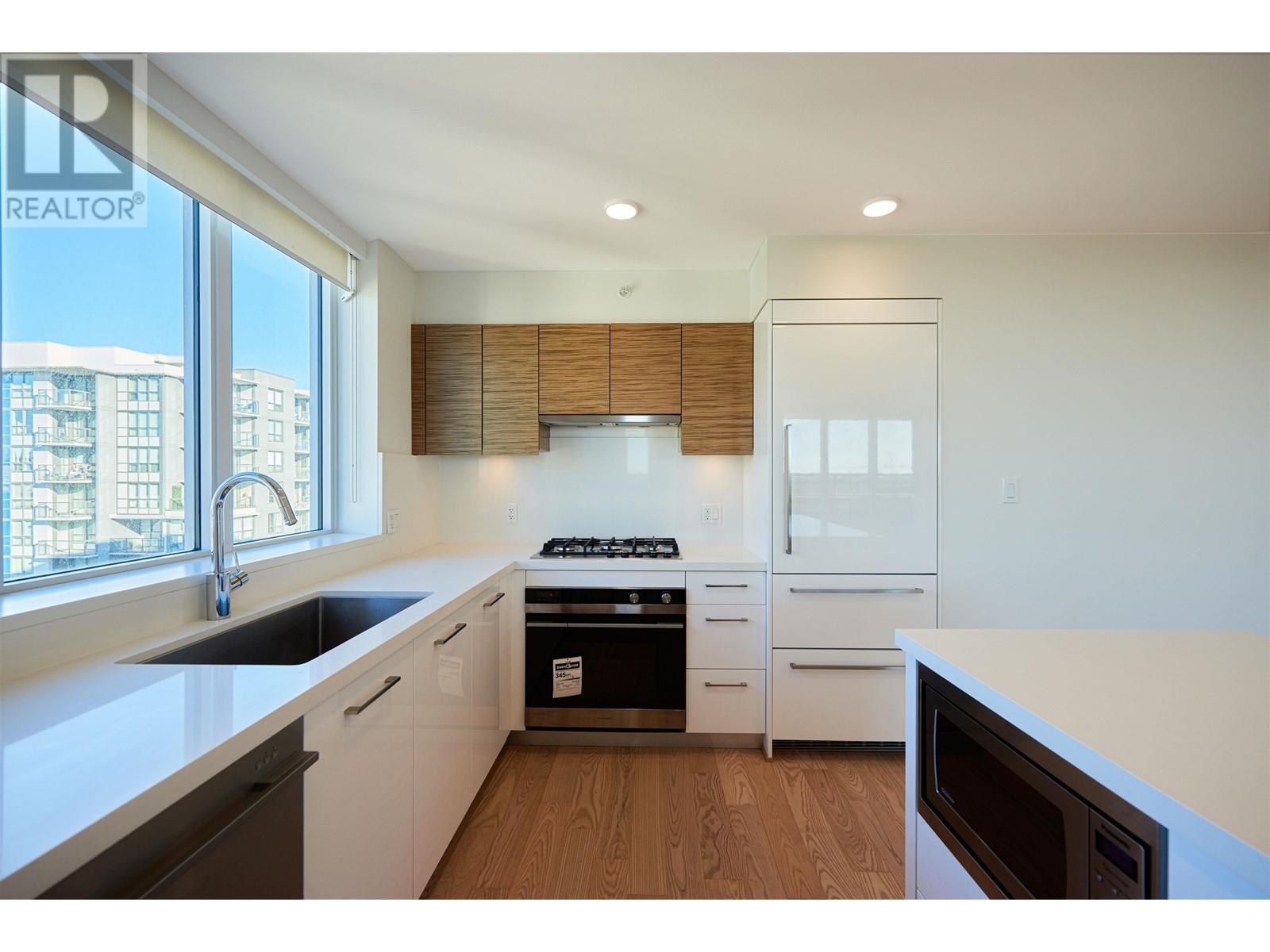 Listing Picture 15 of 27 : 1503 7333 MURDOCH AVENUE, Richmond / 烈治文 - 魯藝地產 Yvonne Lu Group - MLS Medallion Club Member