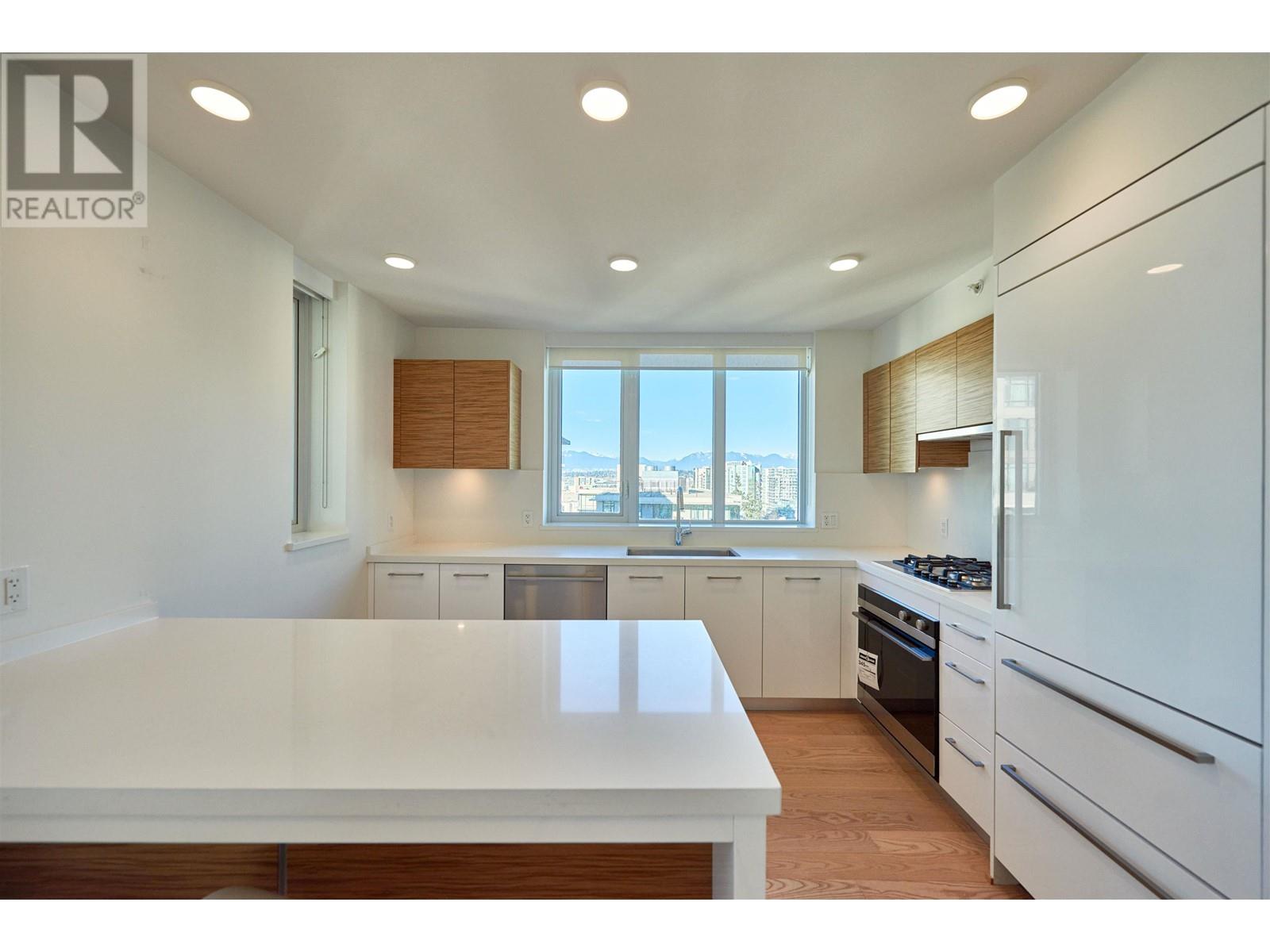 Listing Picture 14 of 27 : 1503 7333 MURDOCH AVENUE, Richmond / 烈治文 - 魯藝地產 Yvonne Lu Group - MLS Medallion Club Member