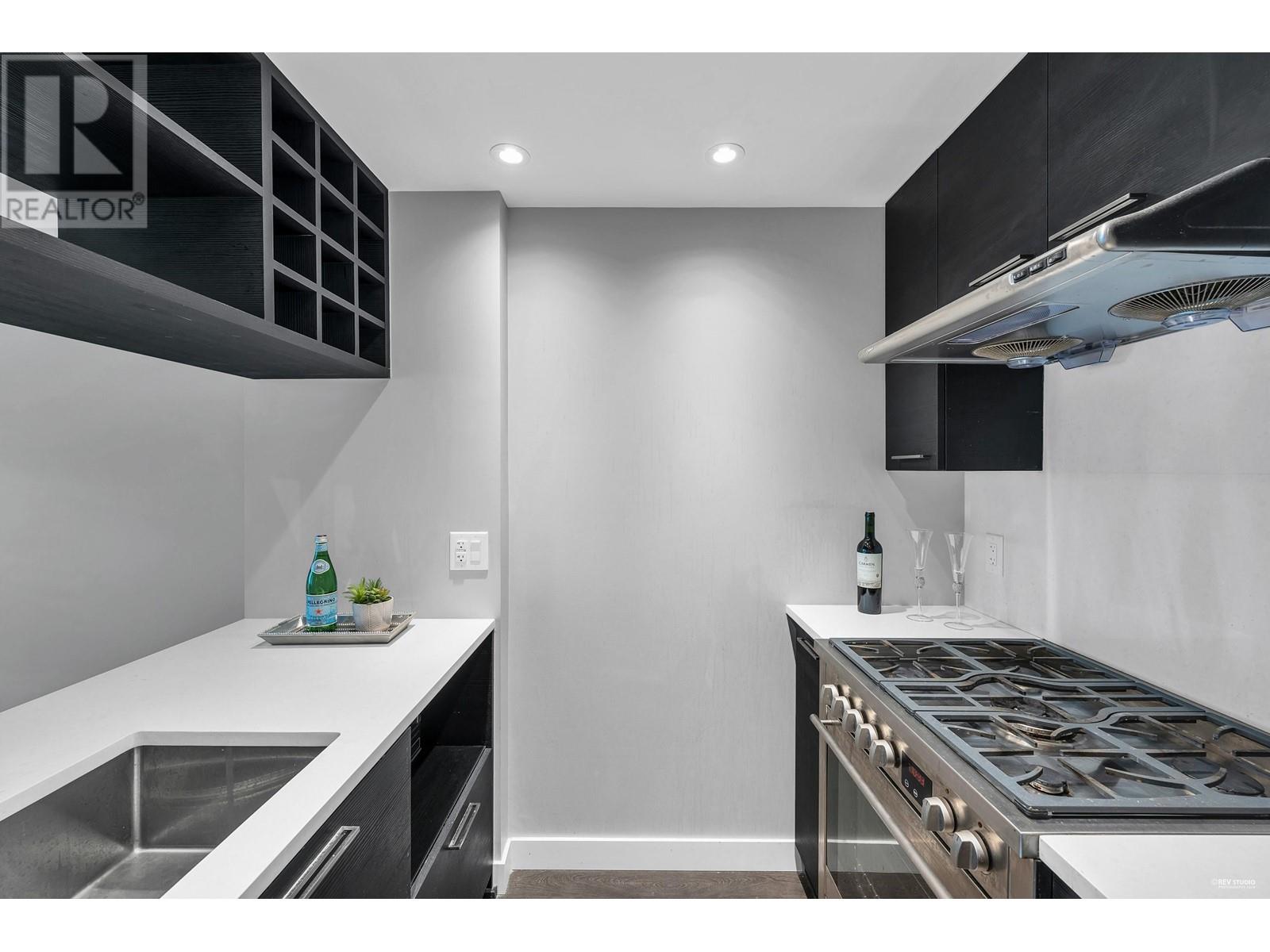 Listing Picture 15 of 21 : 758 6288 NO. 3 ROAD, Richmond / 烈治文 - 魯藝地產 Yvonne Lu Group - MLS Medallion Club Member