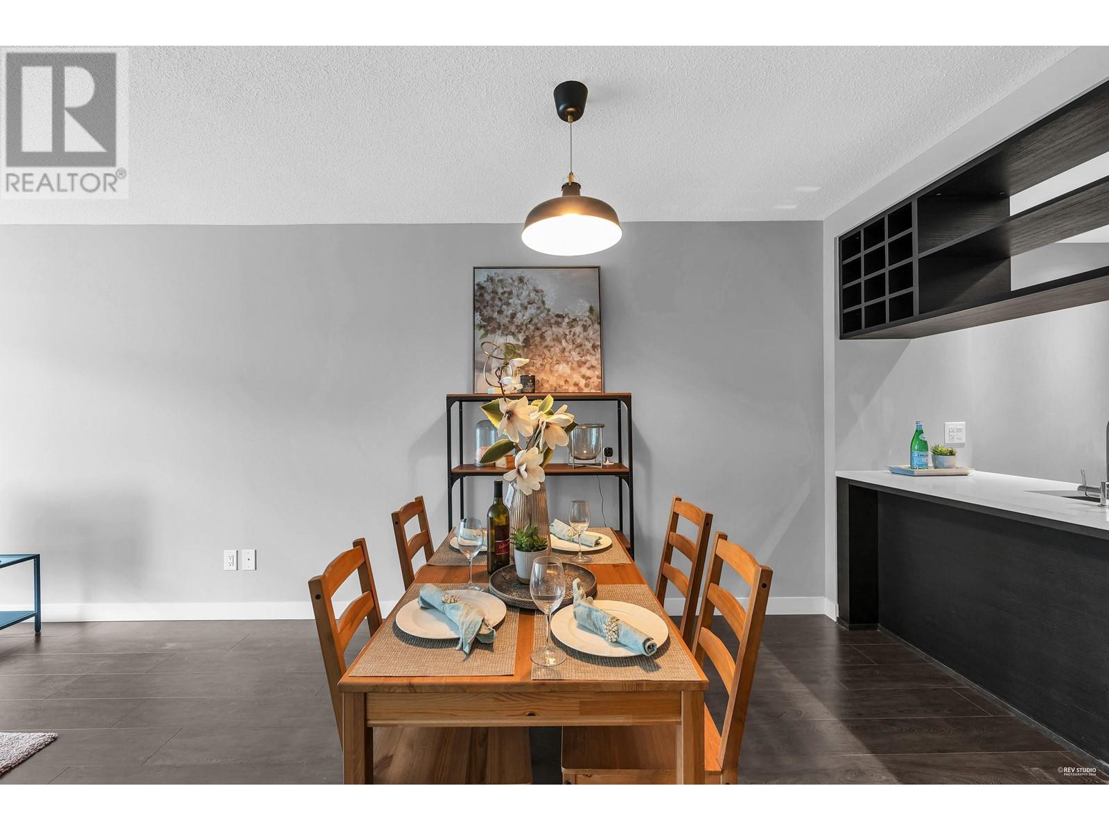Listing Picture 11 of 21 : 758 6288 NO. 3 ROAD, Richmond / 烈治文 - 魯藝地產 Yvonne Lu Group - MLS Medallion Club Member