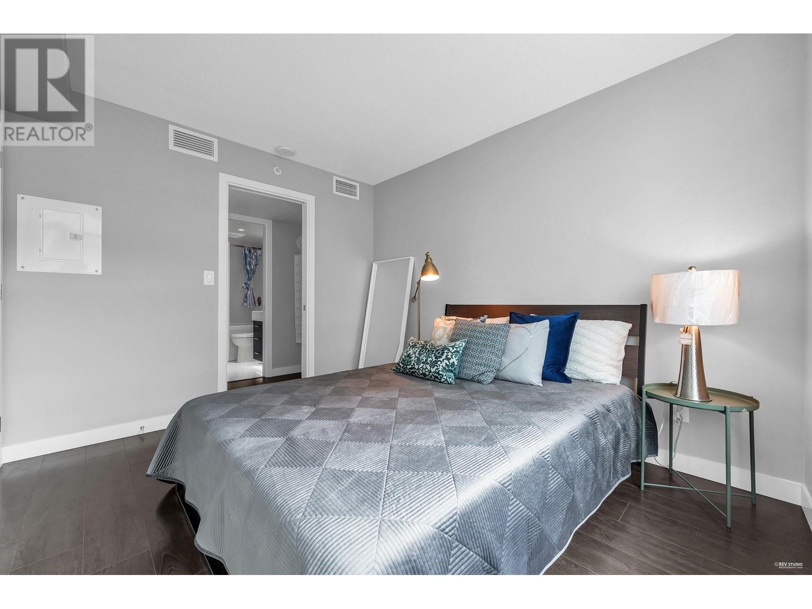 Listing Picture 18 of 21 : 758 6288 NO. 3 ROAD, Richmond / 烈治文 - 魯藝地產 Yvonne Lu Group - MLS Medallion Club Member