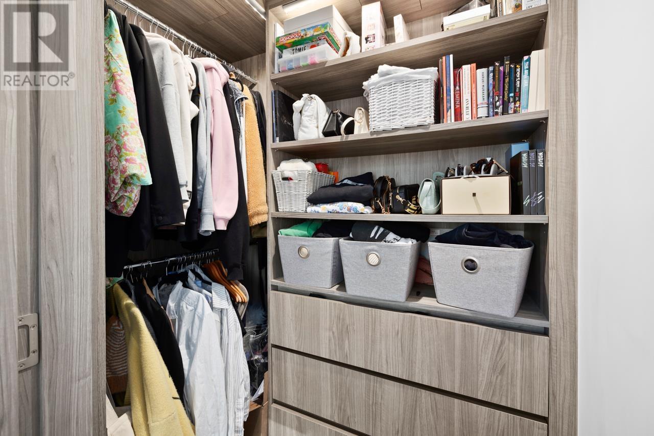 Listing Picture 12 of 24 : 402 1768 COOK STREET, Vancouver / 溫哥華 - 魯藝地產 Yvonne Lu Group - MLS Medallion Club Member