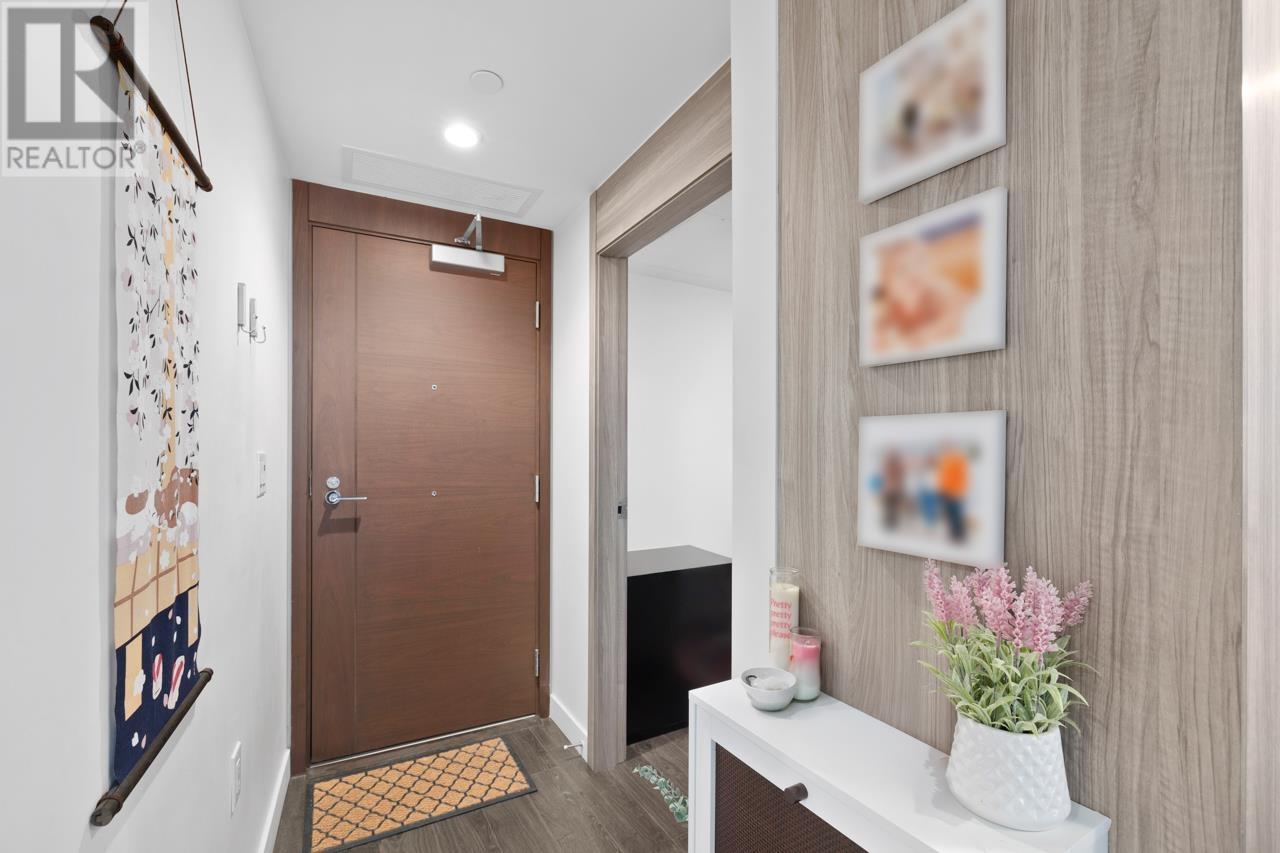 Listing Picture 14 of 24 : 402 1768 COOK STREET, Vancouver / 溫哥華 - 魯藝地產 Yvonne Lu Group - MLS Medallion Club Member