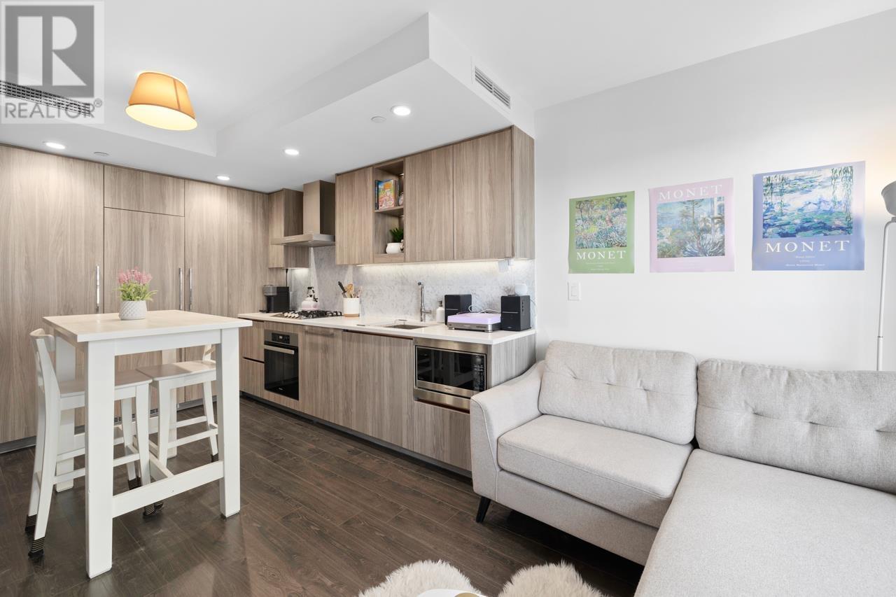 Listing Picture 5 of 24 : 402 1768 COOK STREET, Vancouver / 溫哥華 - 魯藝地產 Yvonne Lu Group - MLS Medallion Club Member