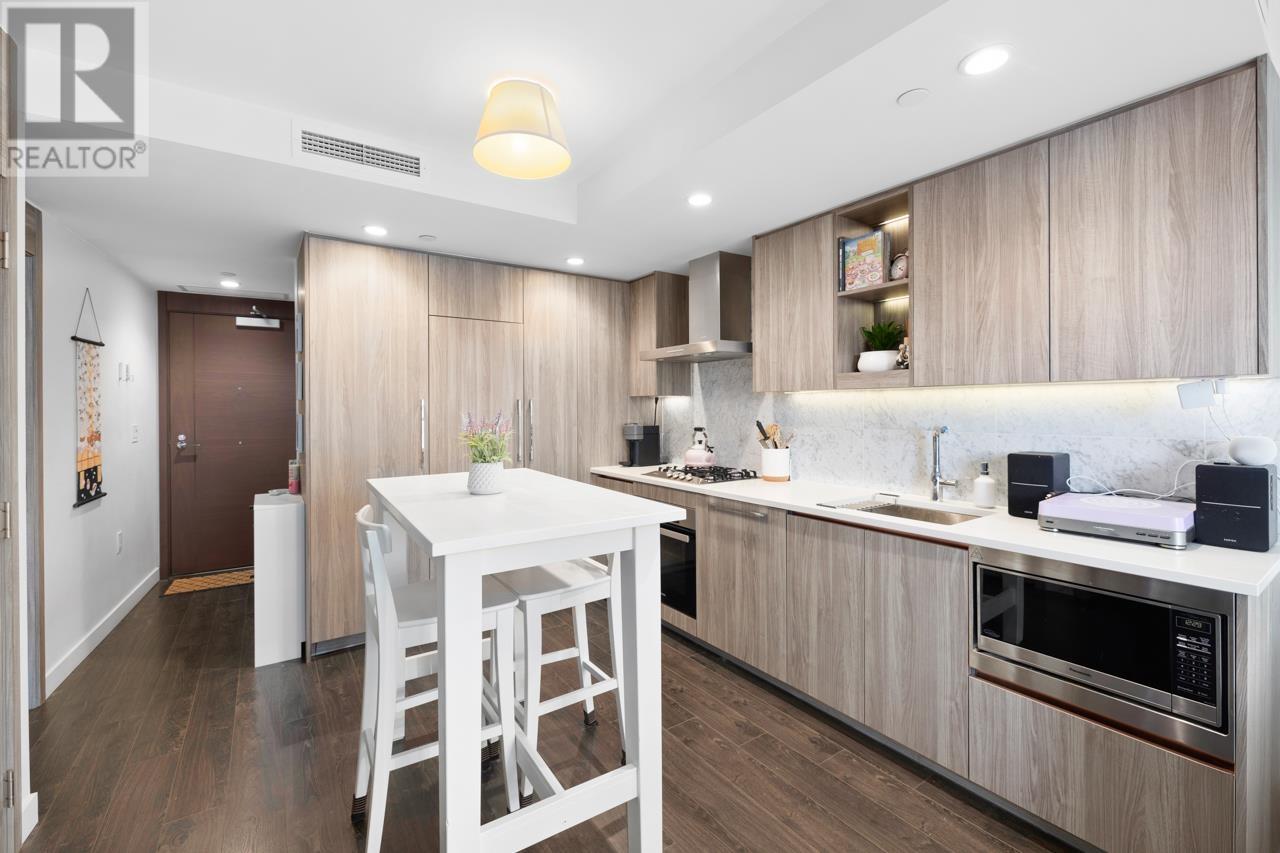 Listing Picture 6 of 24 : 402 1768 COOK STREET, Vancouver / 溫哥華 - 魯藝地產 Yvonne Lu Group - MLS Medallion Club Member