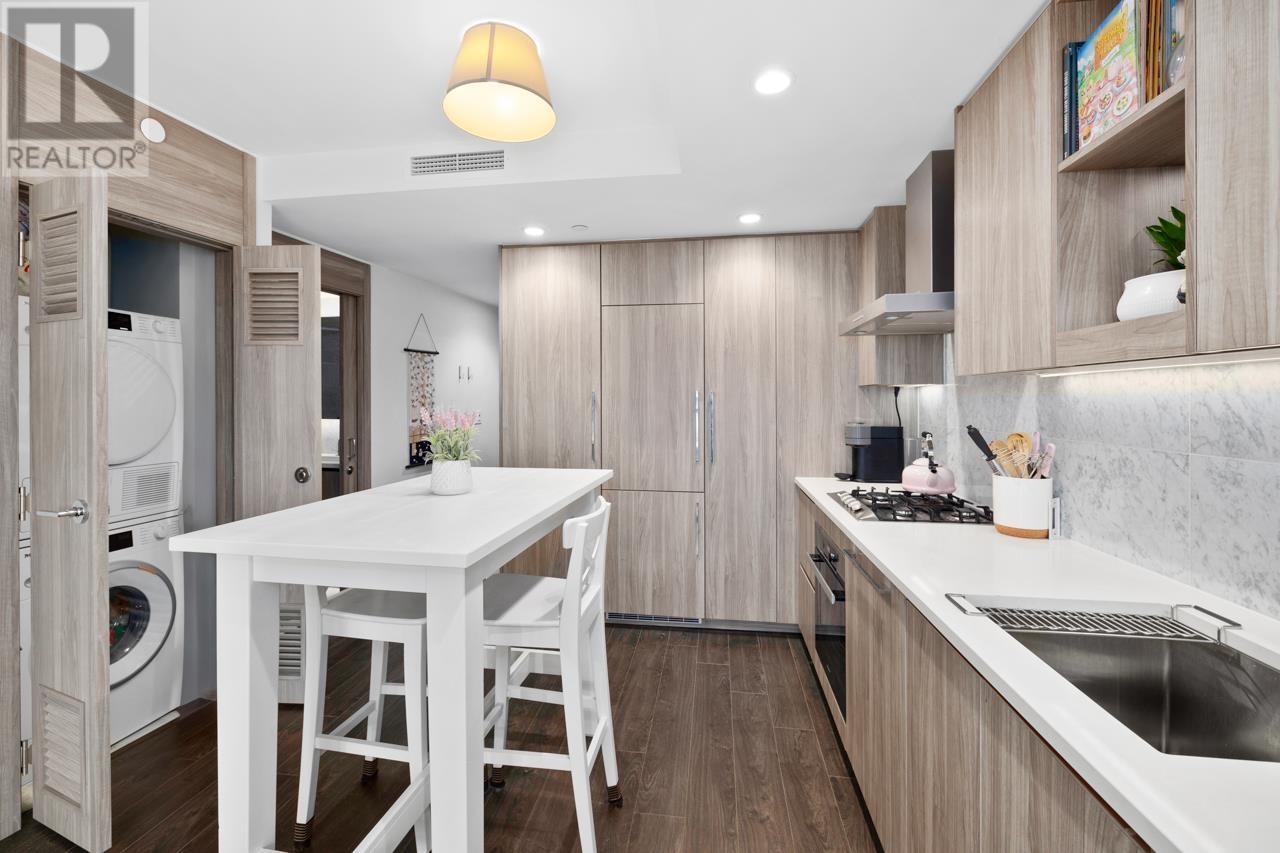 Listing Picture 7 of 24 : 402 1768 COOK STREET, Vancouver / 溫哥華 - 魯藝地產 Yvonne Lu Group - MLS Medallion Club Member