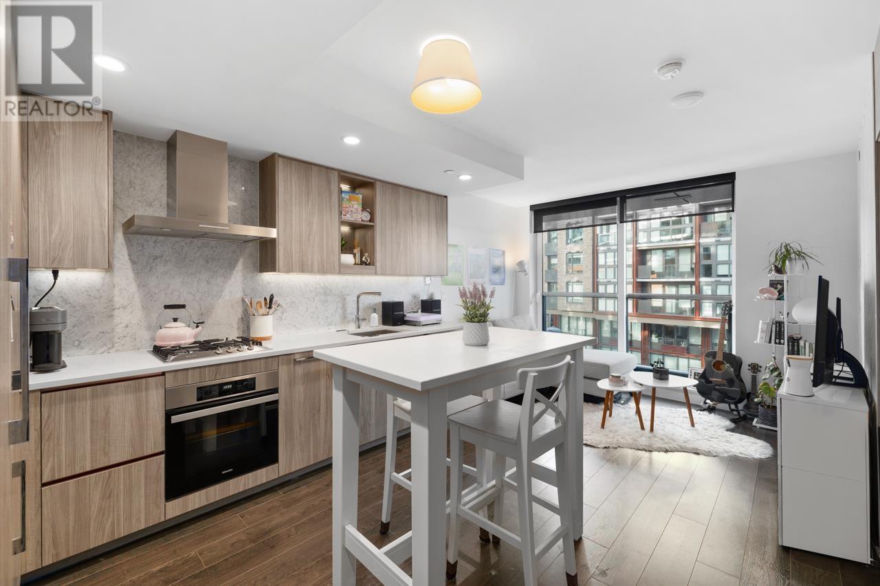 Listing Picture 9 of 24 : 402 1768 COOK STREET, Vancouver / 溫哥華 - 魯藝地產 Yvonne Lu Group - MLS Medallion Club Member