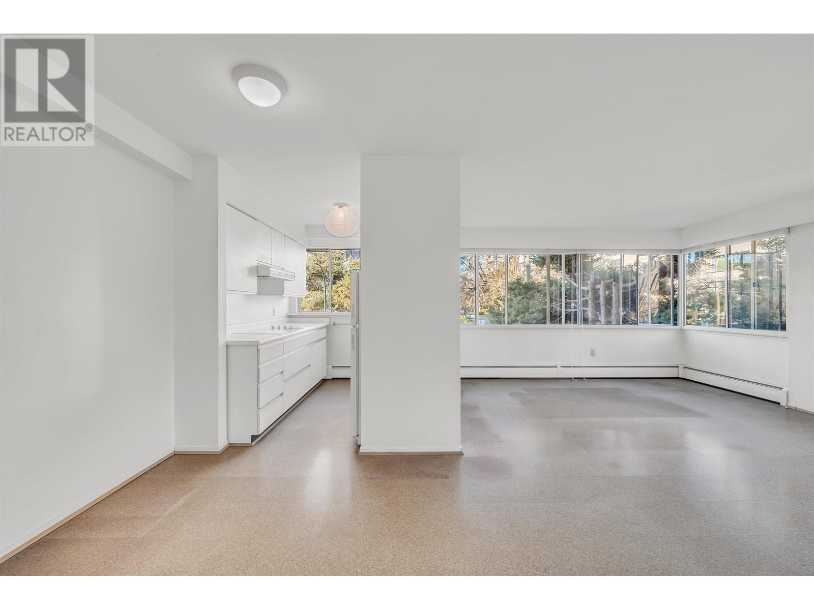 Listing Picture 13 of 21 : 205 1050 CHILCO STREET, Vancouver / 溫哥華 - 魯藝地產 Yvonne Lu Group - MLS Medallion Club Member