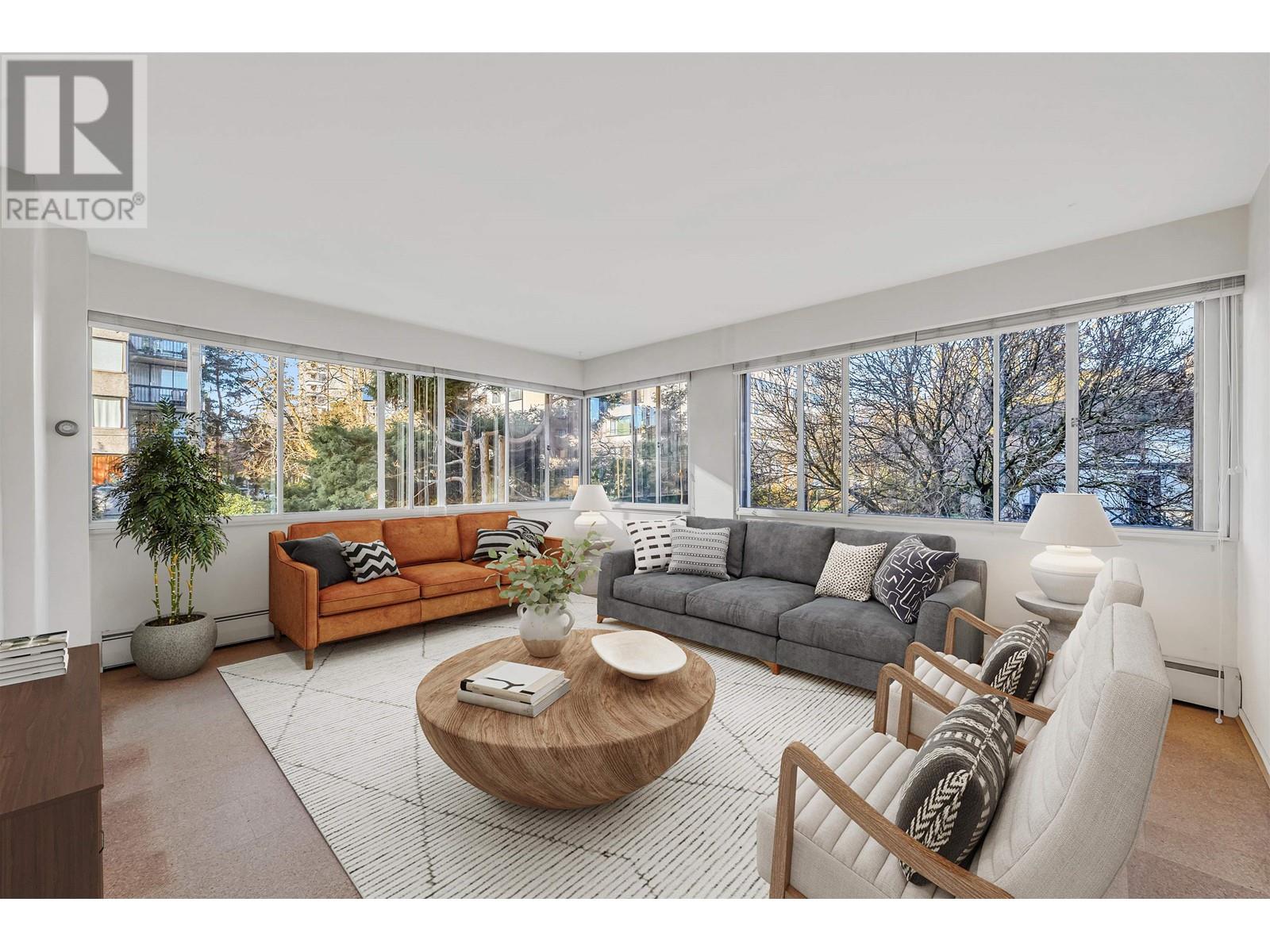 Listing Picture 2 of 21 : 205 1050 CHILCO STREET, Vancouver / 溫哥華 - 魯藝地產 Yvonne Lu Group - MLS Medallion Club Member