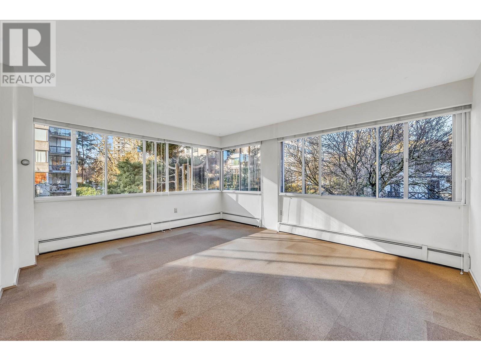 Listing Picture 3 of 21 : 205 1050 CHILCO STREET, Vancouver / 溫哥華 - 魯藝地產 Yvonne Lu Group - MLS Medallion Club Member