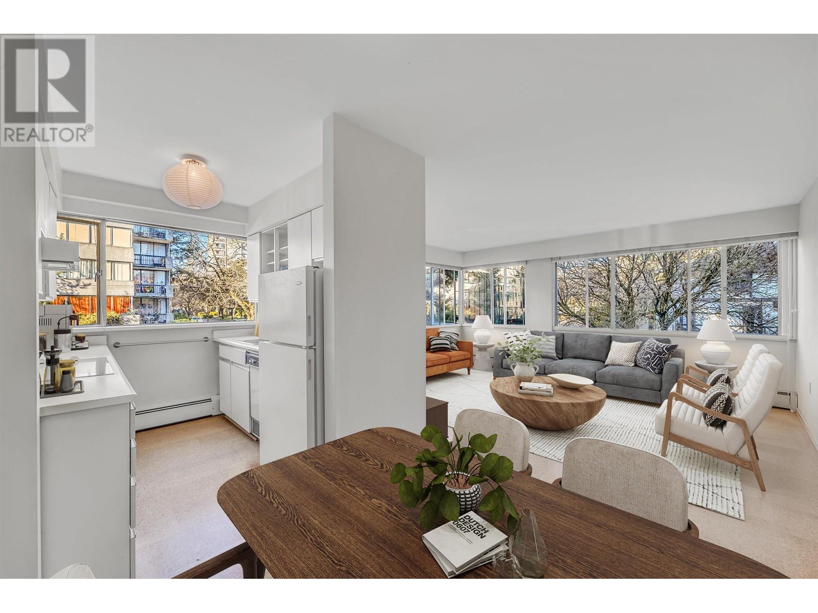 Listing Picture 4 of 21 : 205 1050 CHILCO STREET, Vancouver / 溫哥華 - 魯藝地產 Yvonne Lu Group - MLS Medallion Club Member