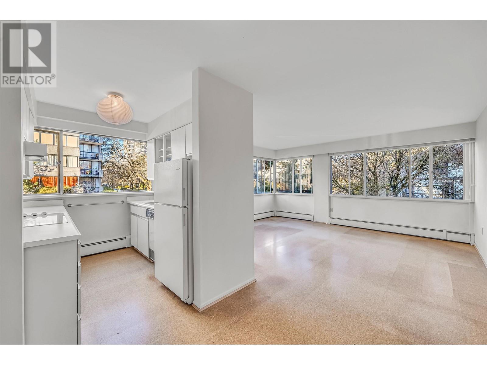 Listing Picture 5 of 21 : 205 1050 CHILCO STREET, Vancouver / 溫哥華 - 魯藝地產 Yvonne Lu Group - MLS Medallion Club Member