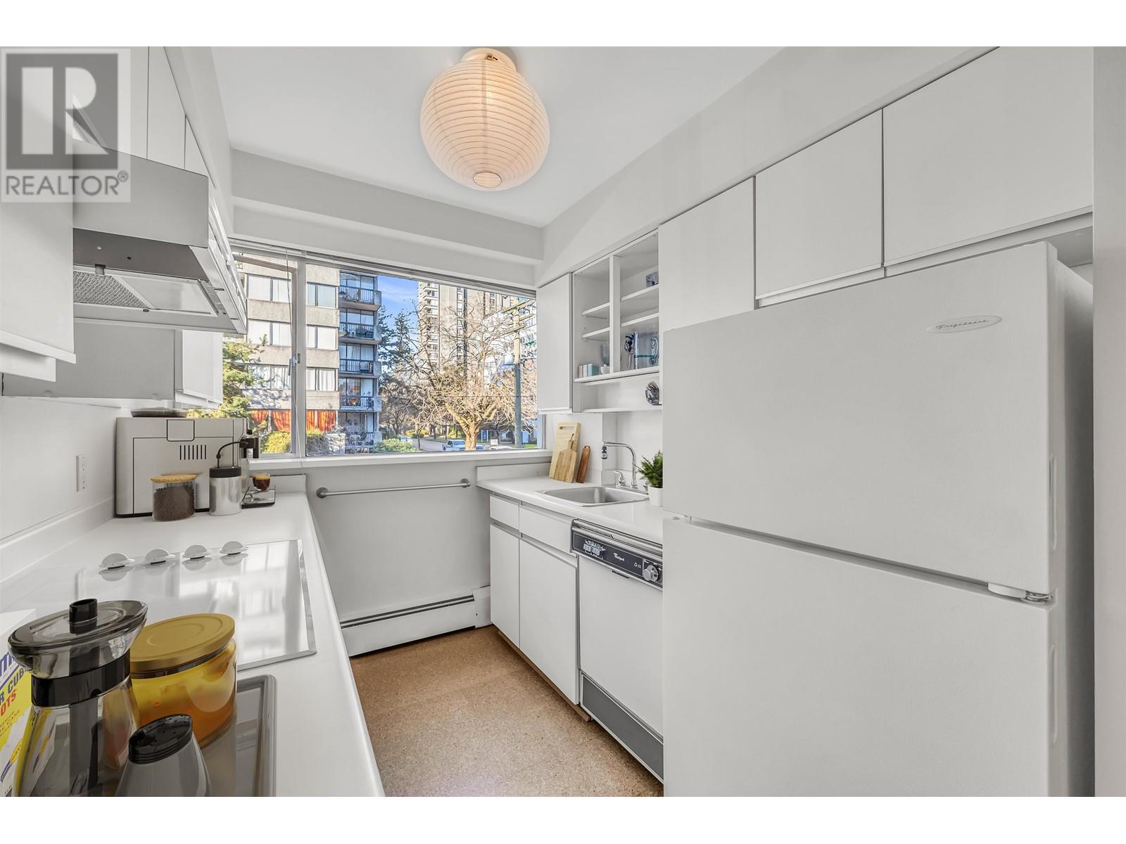 Listing Picture 9 of 21 : 205 1050 CHILCO STREET, Vancouver / 溫哥華 - 魯藝地產 Yvonne Lu Group - MLS Medallion Club Member