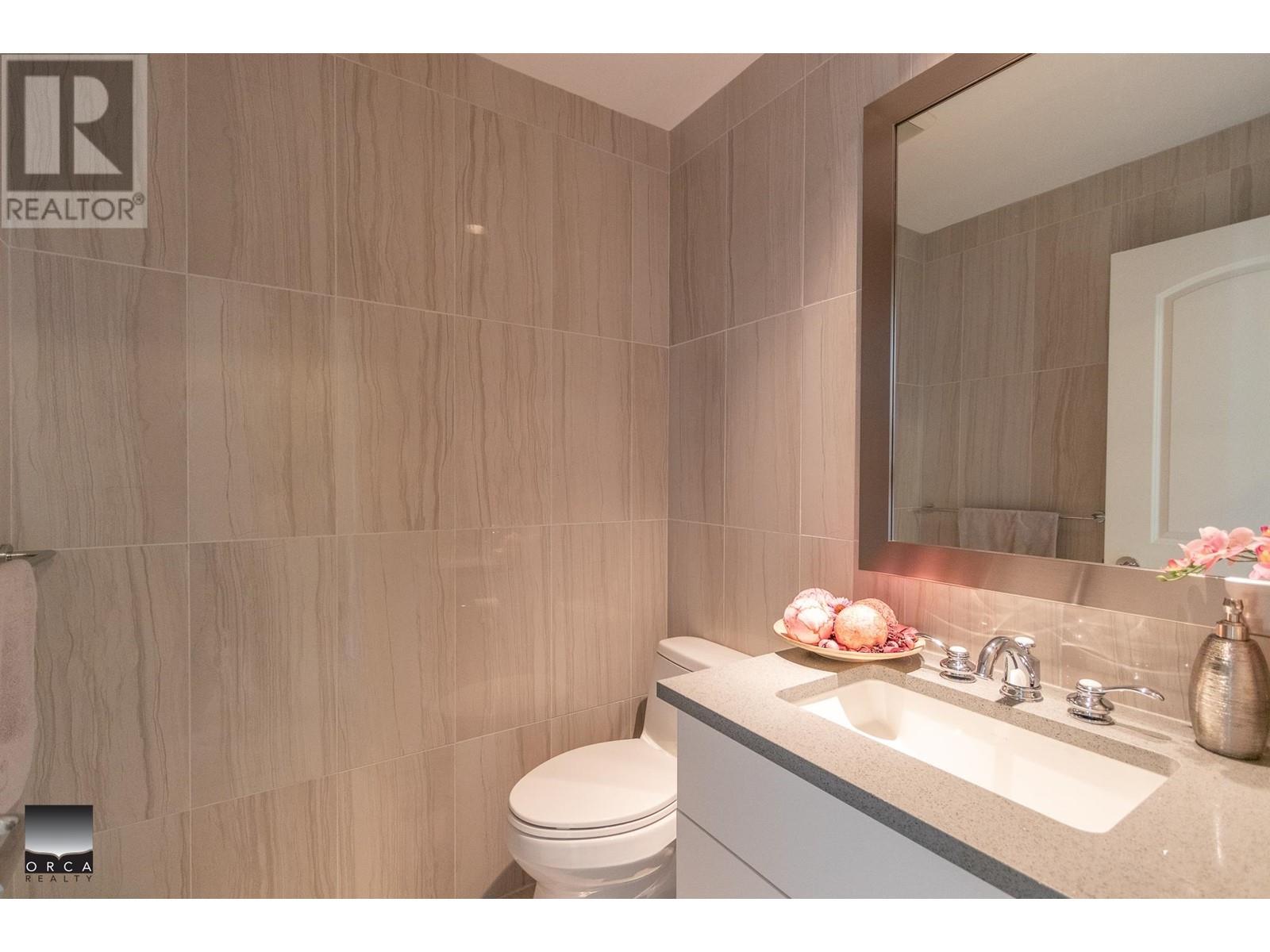 401 199 Victory Ship Way, North Vancouver, British Columbia  V7L 0B5 - Photo 3 - R2962845