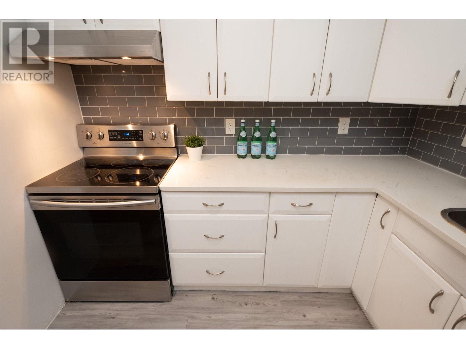 Listing Picture 13 of 35 : 222 1945 WOODWAY PLACE, Burnaby / 本拿比 - 魯藝地產 Yvonne Lu Group - MLS Medallion Club Member