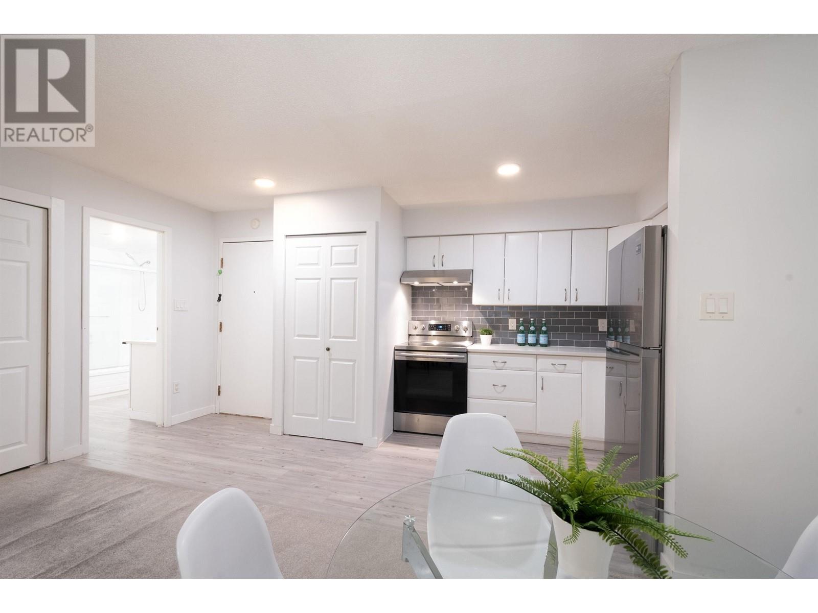 Listing Picture 17 of 35 : 222 1945 WOODWAY PLACE, Burnaby / 本拿比 - 魯藝地產 Yvonne Lu Group - MLS Medallion Club Member