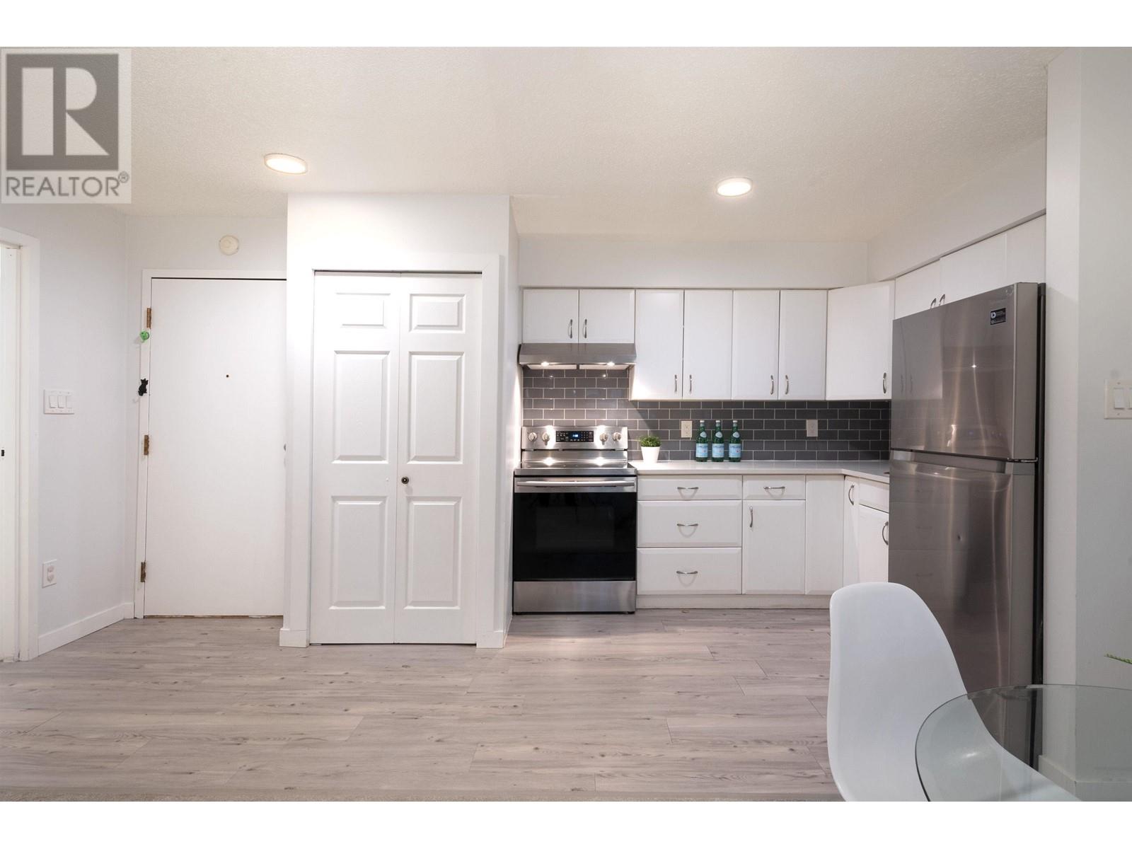 Listing Picture 12 of 35 : 222 1945 WOODWAY PLACE, Burnaby / 本拿比 - 魯藝地產 Yvonne Lu Group - MLS Medallion Club Member