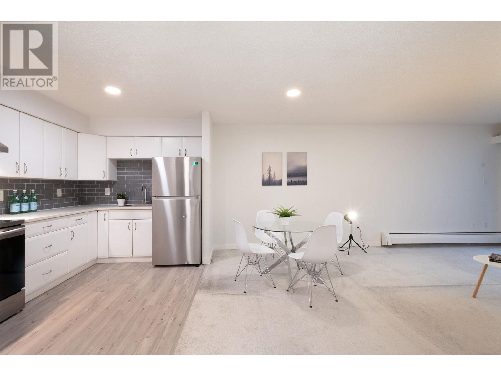 Listing Picture 16 of 35 : 222 1945 WOODWAY PLACE, Burnaby / 本拿比 - 魯藝地產 Yvonne Lu Group - MLS Medallion Club Member