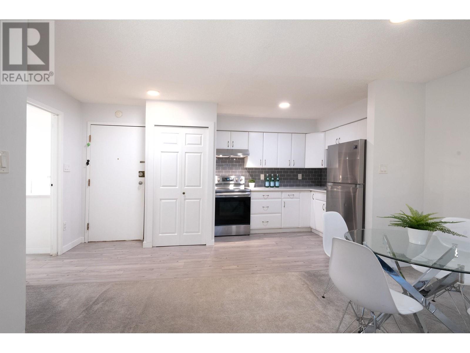 Listing Picture 11 of 35 : 222 1945 WOODWAY PLACE, Burnaby / 本拿比 - 魯藝地產 Yvonne Lu Group - MLS Medallion Club Member
