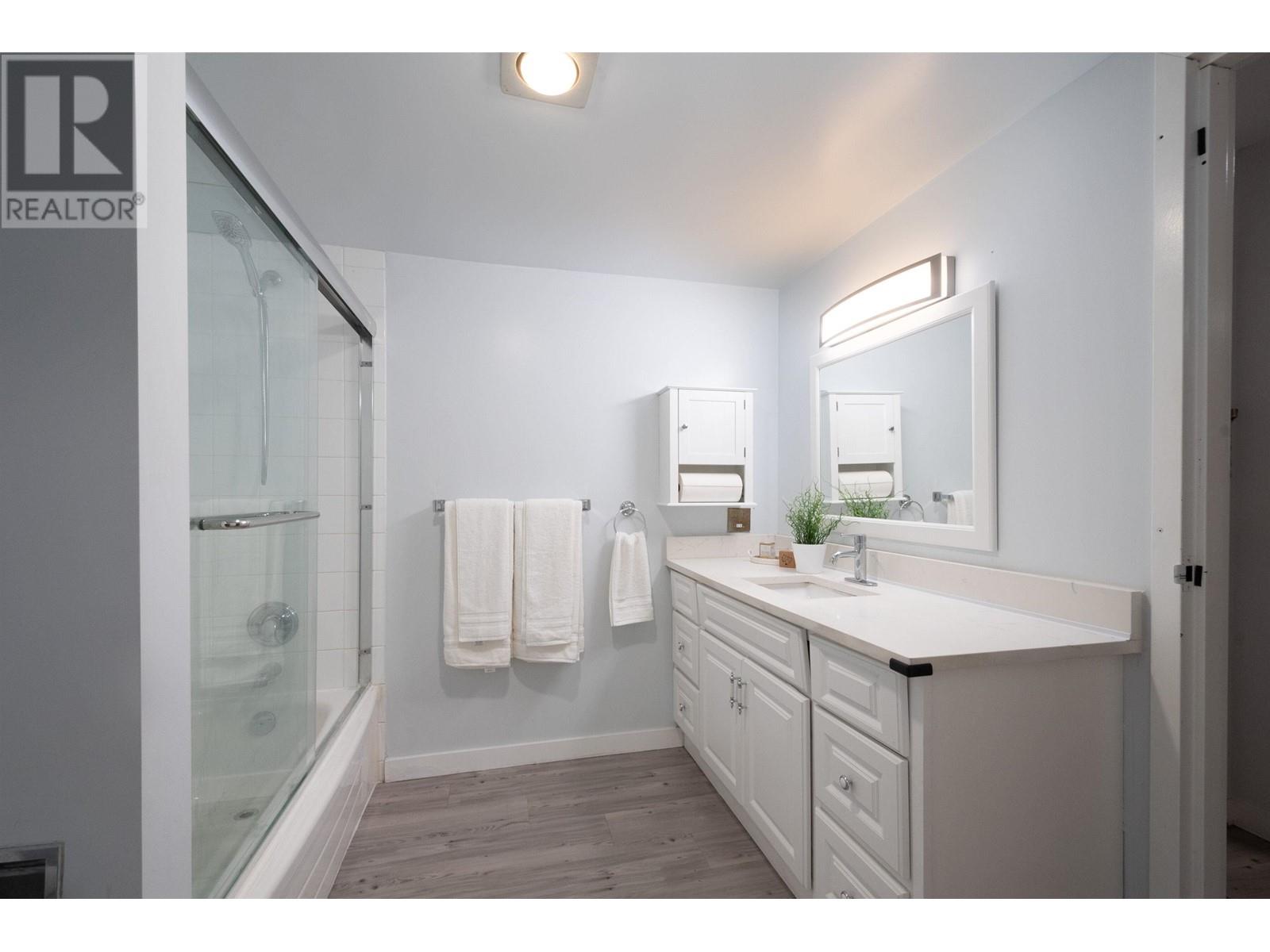 Listing Picture 28 of 35 : 222 1945 WOODWAY PLACE, Burnaby / 本拿比 - 魯藝地產 Yvonne Lu Group - MLS Medallion Club Member
