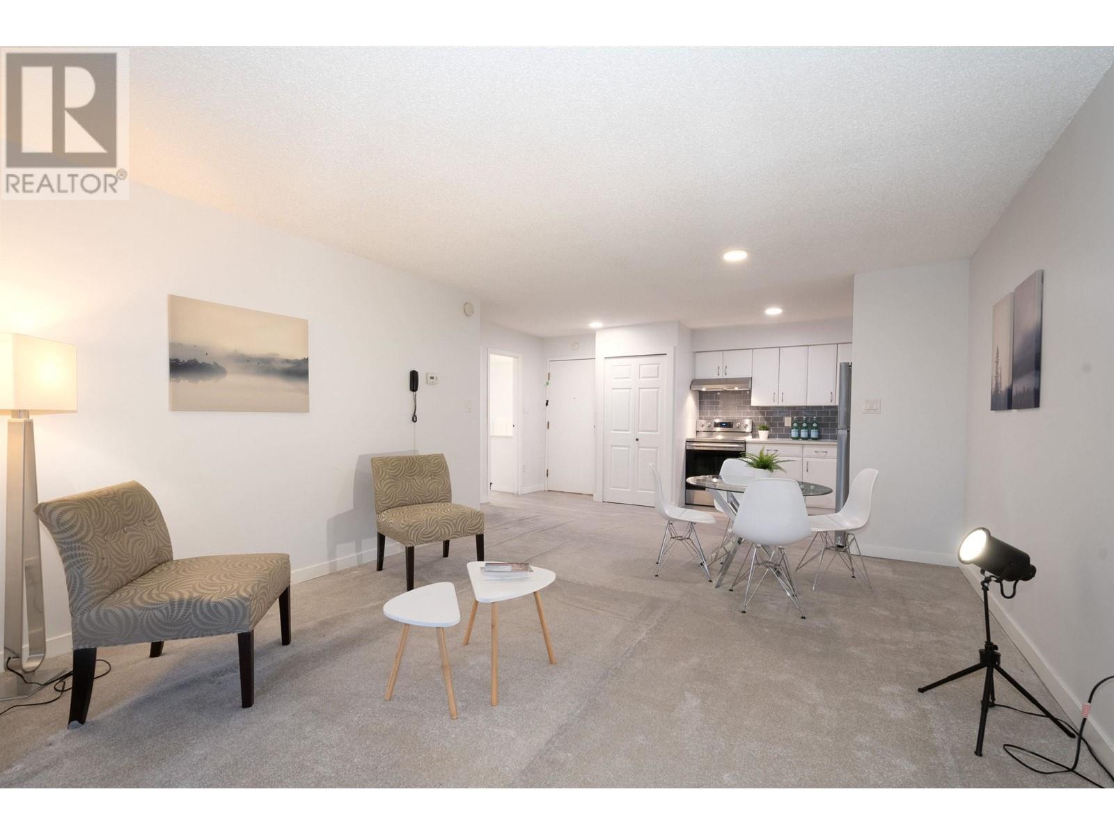 Listing Picture 5 of 35 : 222 1945 WOODWAY PLACE, Burnaby / 本拿比 - 魯藝地產 Yvonne Lu Group - MLS Medallion Club Member