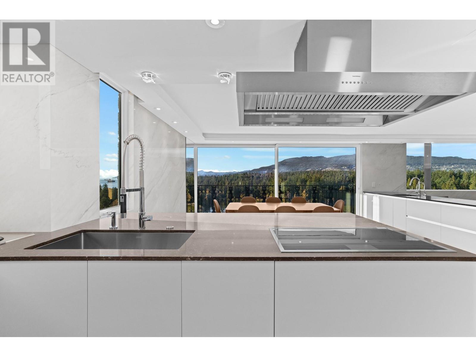 Property at 1501 845 CHILCO STREET image 3