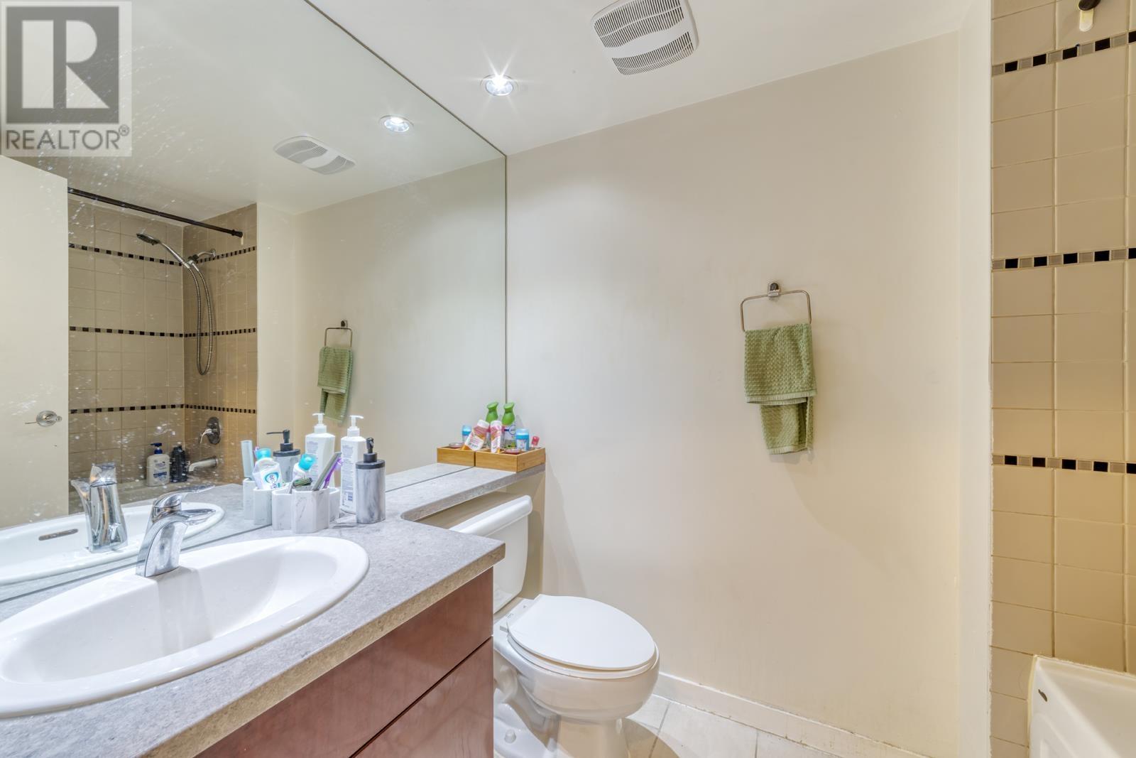 Listing Picture 12 of 22 : 2902 1033 MARINASIDE CRESCENT, Vancouver / 溫哥華 - 魯藝地產 Yvonne Lu Group - MLS Medallion Club Member