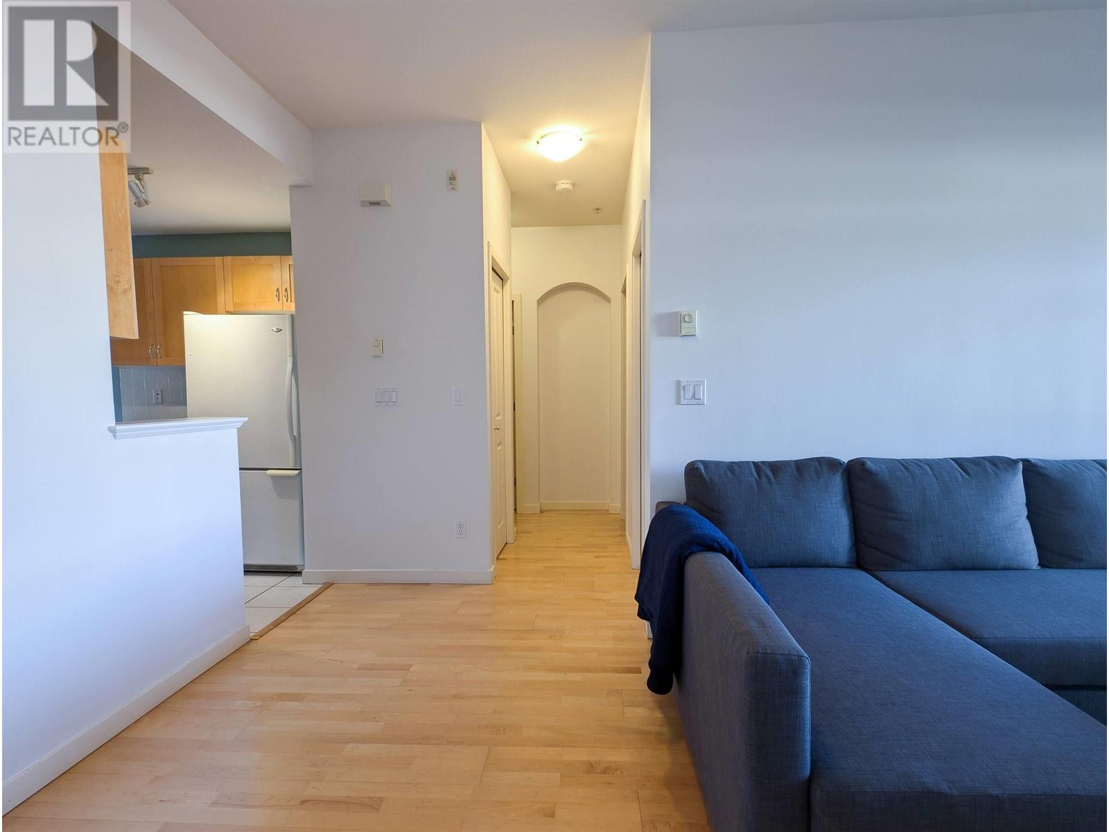Listing Picture 7 of 34 : 104 4238 ALBERT STREET, Burnaby / 本拿比 - 魯藝地產 Yvonne Lu Group - MLS Medallion Club Member
