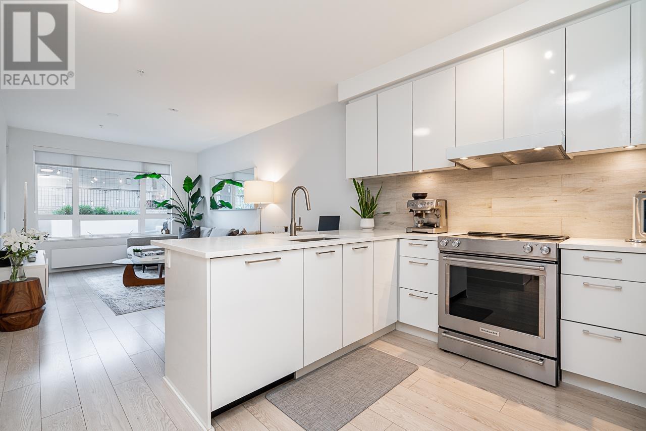 202 711 W 14th Street, North Vancouver, British Columbia  V7M 3E8 - Photo 1 - R2963200