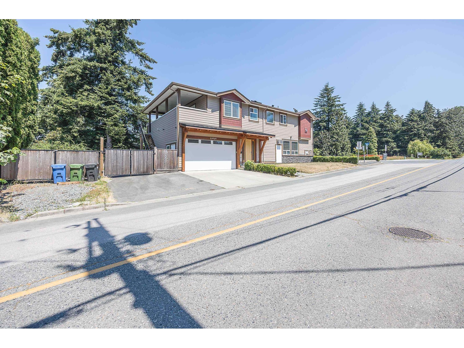 Property at 2807 MAPLE STREET image 4