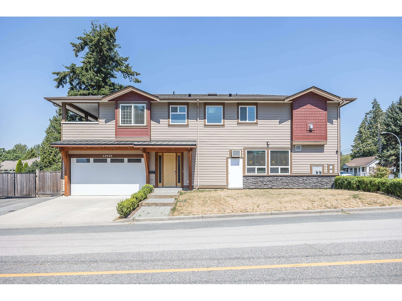 Property at 2807 MAPLE STREET image 3
