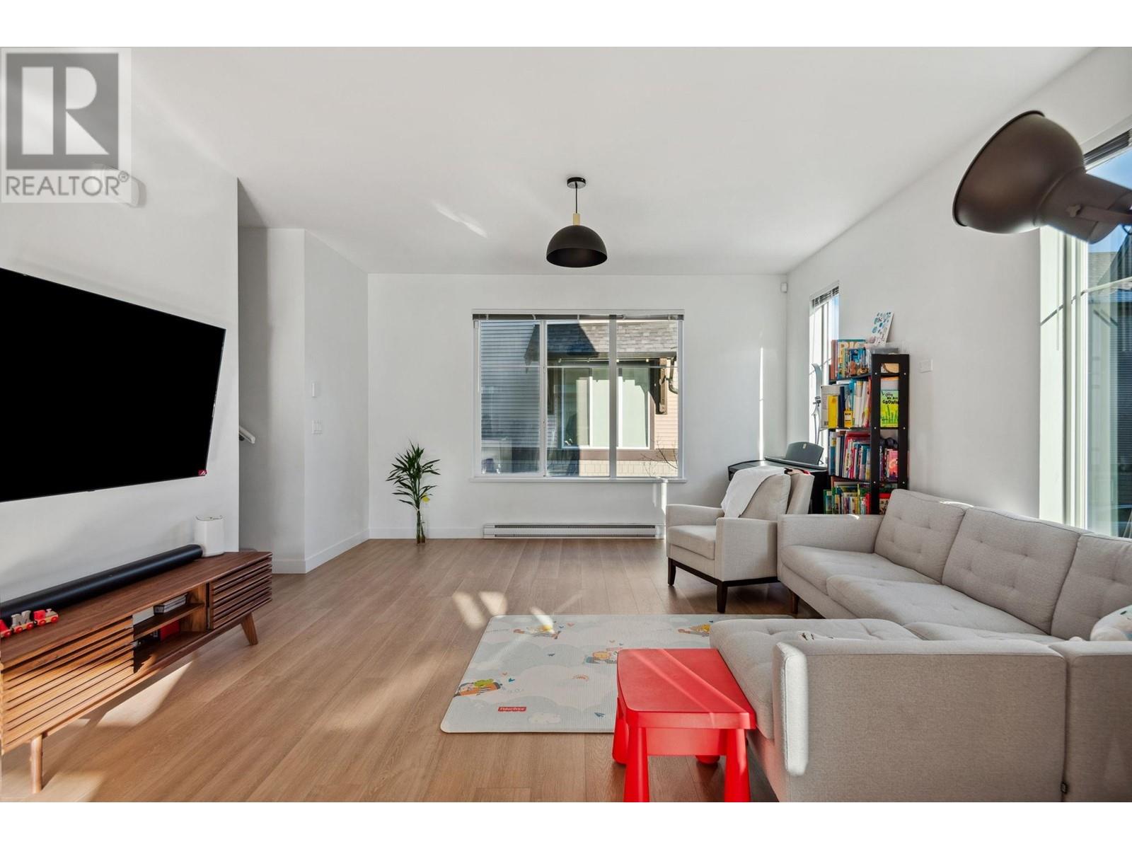 Listing Picture 3 of 20 : 8 9728 ALEXANDRA ROAD, Richmond / 烈治文 - 魯藝地產 Yvonne Lu Group - MLS Medallion Club Member