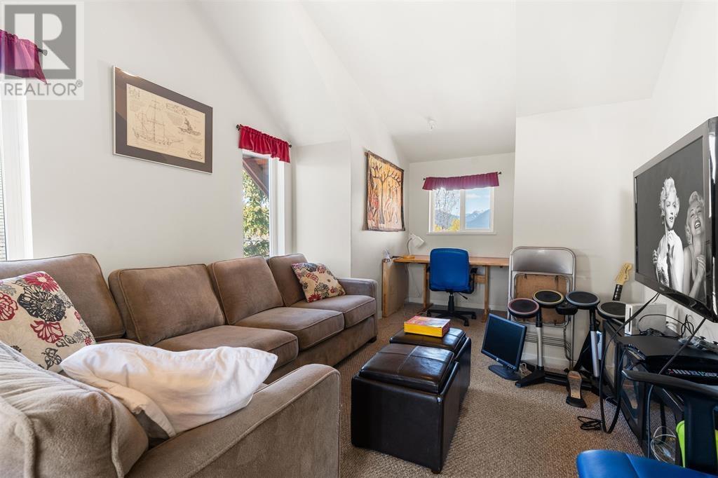 Listing Picture 34 of 37 : 401 4272 ALBERT STREET, Burnaby / 本拿比 - 魯藝地產 Yvonne Lu Group - MLS Medallion Club Member