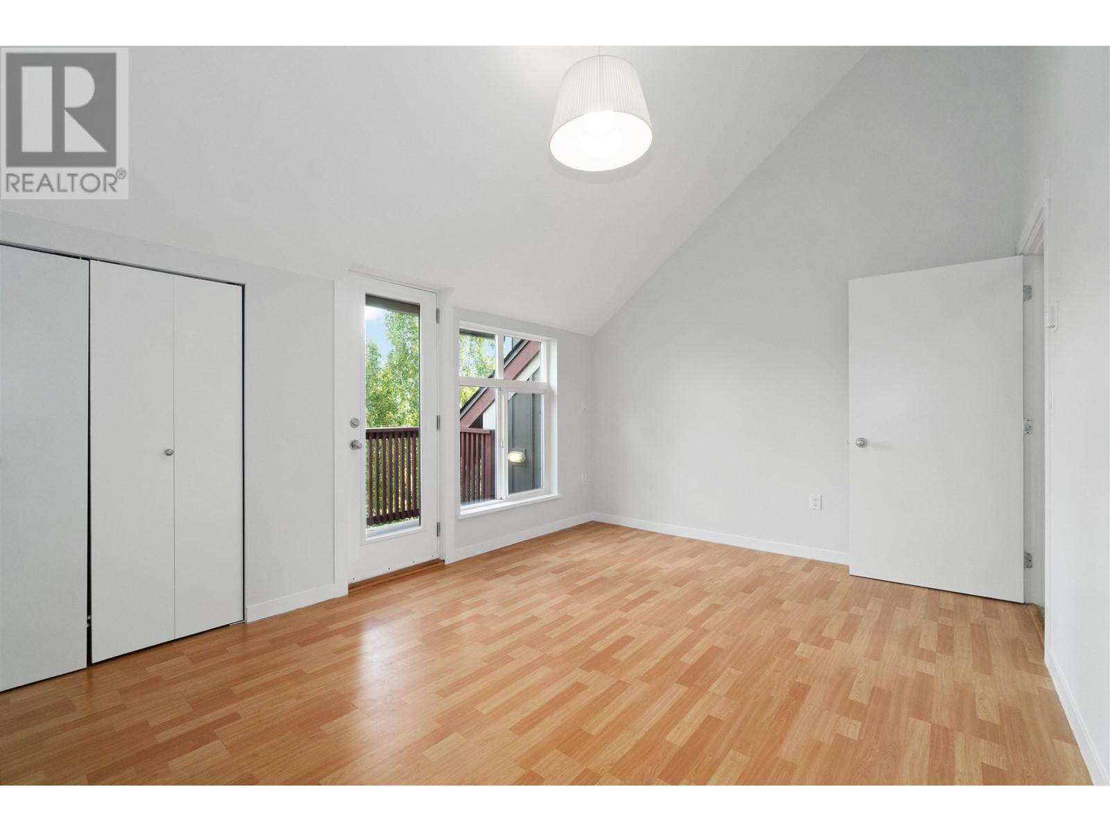 Listing Picture 21 of 37 : 401 4272 ALBERT STREET, Burnaby / 本拿比 - 魯藝地產 Yvonne Lu Group - MLS Medallion Club Member