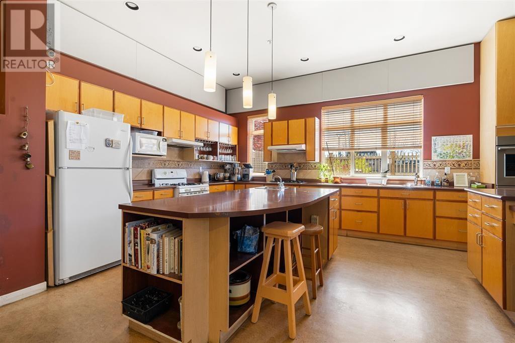 Listing Picture 35 of 37 : 401 4272 ALBERT STREET, Burnaby / 本拿比 - 魯藝地產 Yvonne Lu Group - MLS Medallion Club Member