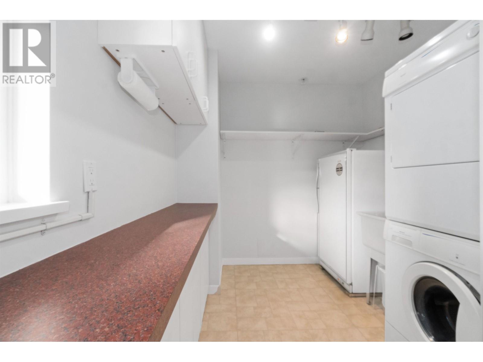 Listing Picture 14 of 37 : 401 4272 ALBERT STREET, Burnaby / 本拿比 - 魯藝地產 Yvonne Lu Group - MLS Medallion Club Member