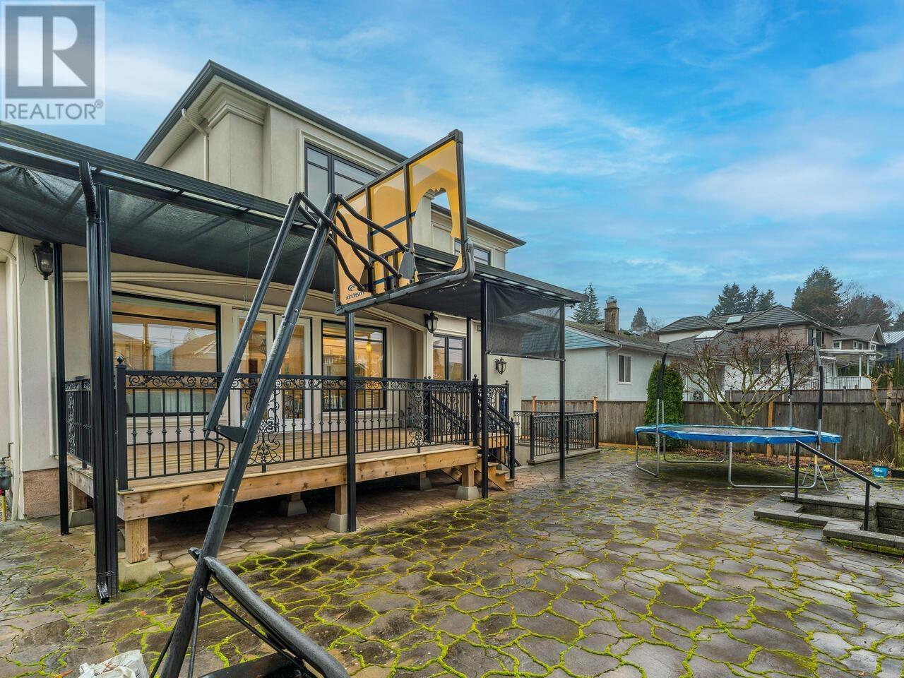 Property at 2653 MCBAIN AVENUE image 4